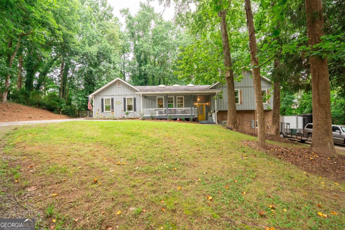 2627 Pinebrook Drive Property Photo 2