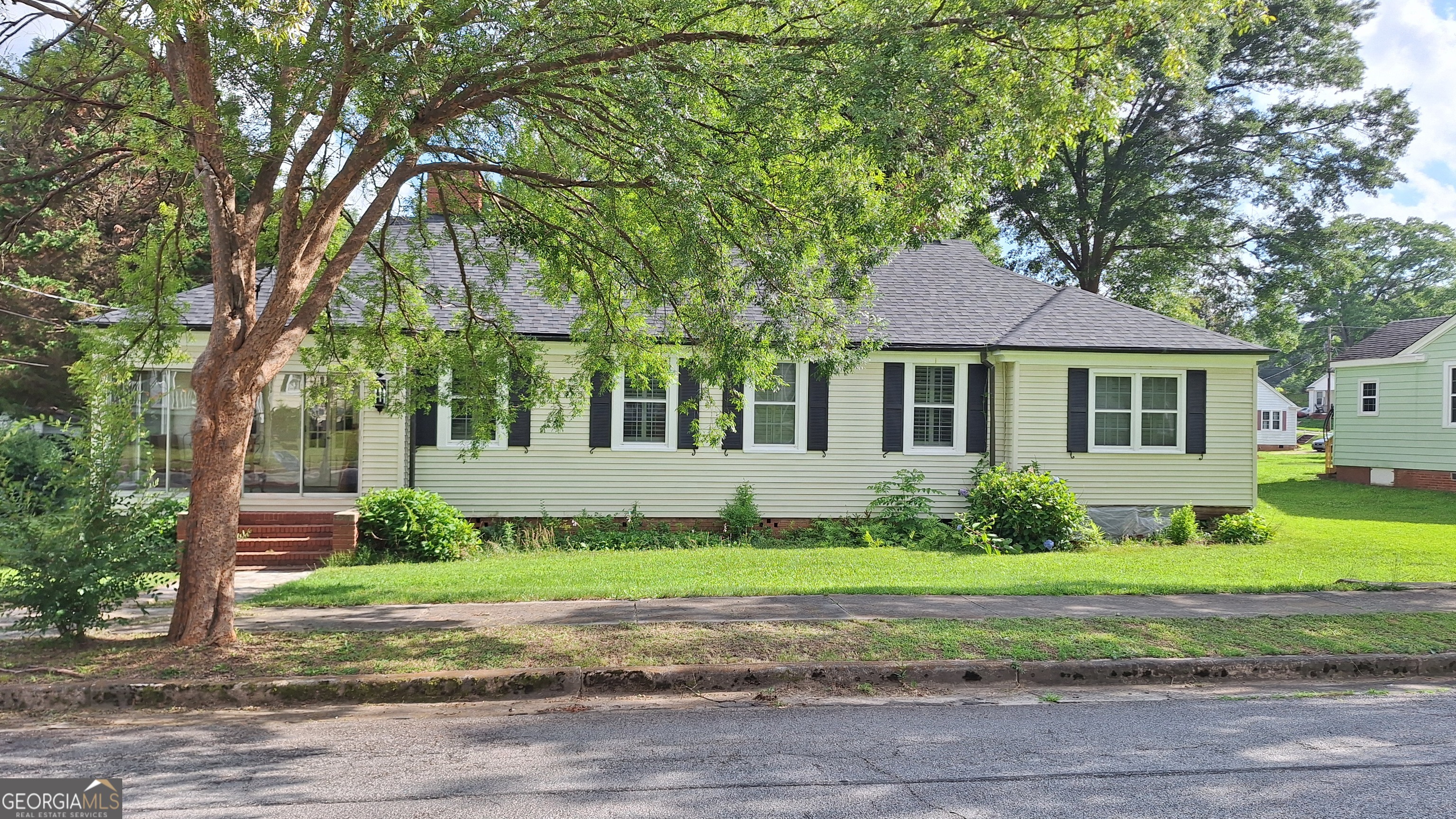 3349 Bloomfield Avenue