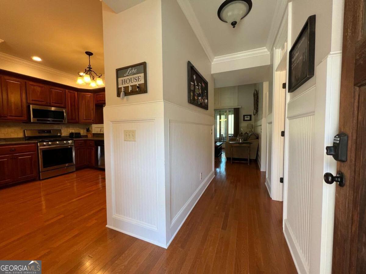2261 Eastgate Drive E Property Photo 4