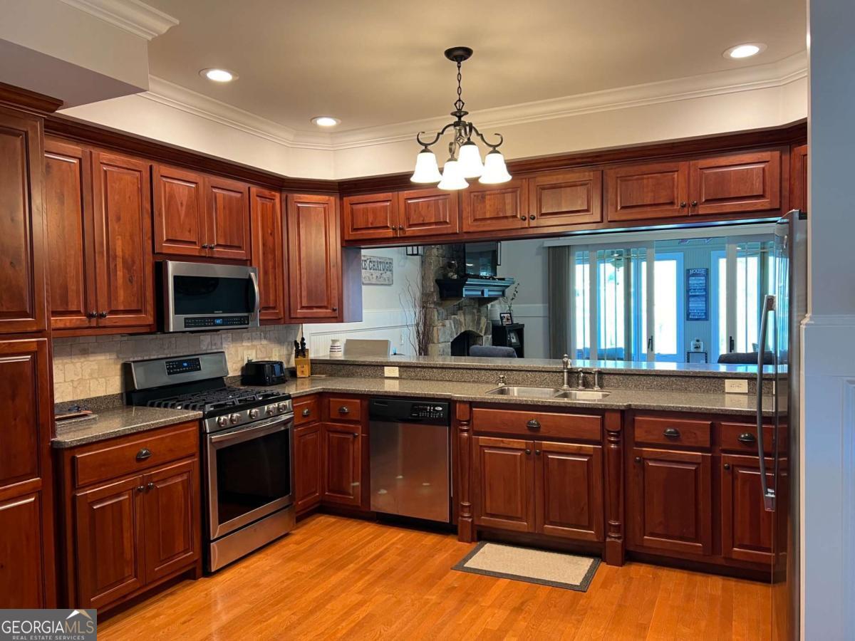 2261 Eastgate Drive E Property Photo 5