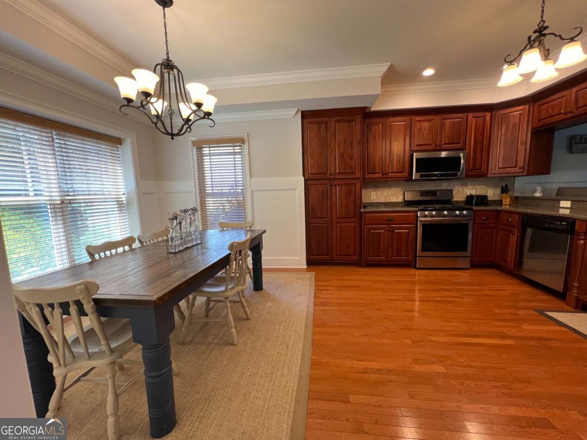 2261 Eastgate Drive E Property Photo 6