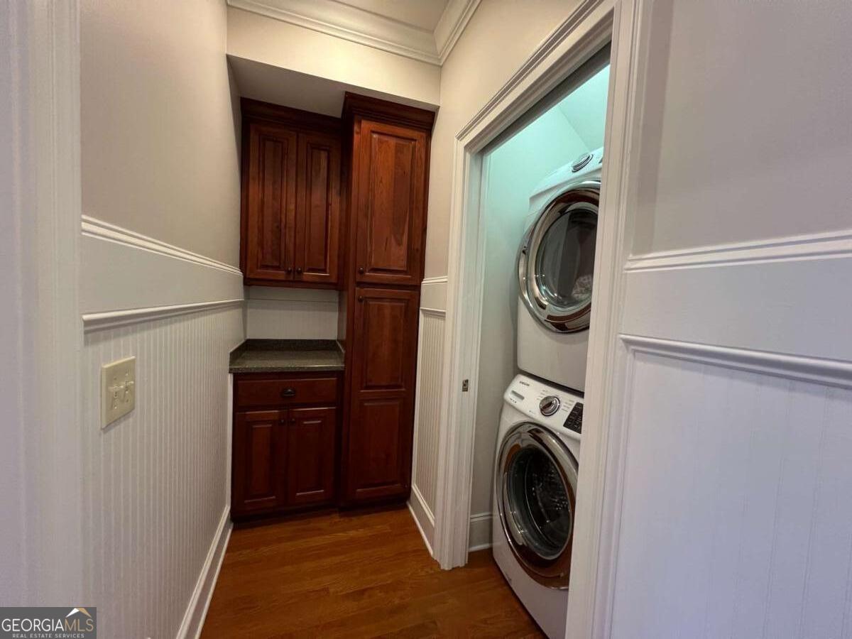2261 Eastgate Drive E Property Photo 12