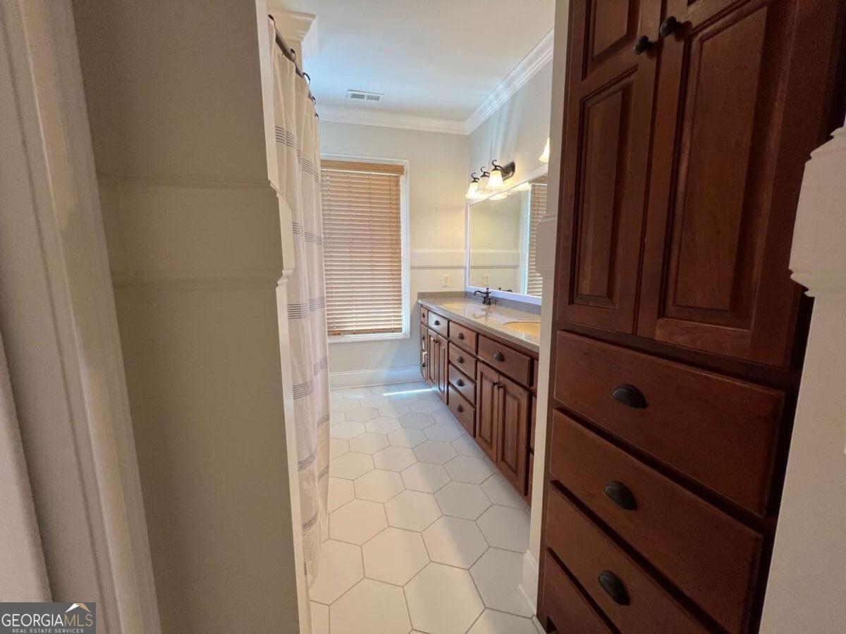2261 Eastgate Drive E Property Photo 23