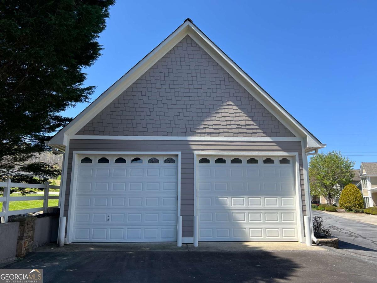 2261 Eastgate Drive E Property Photo 40