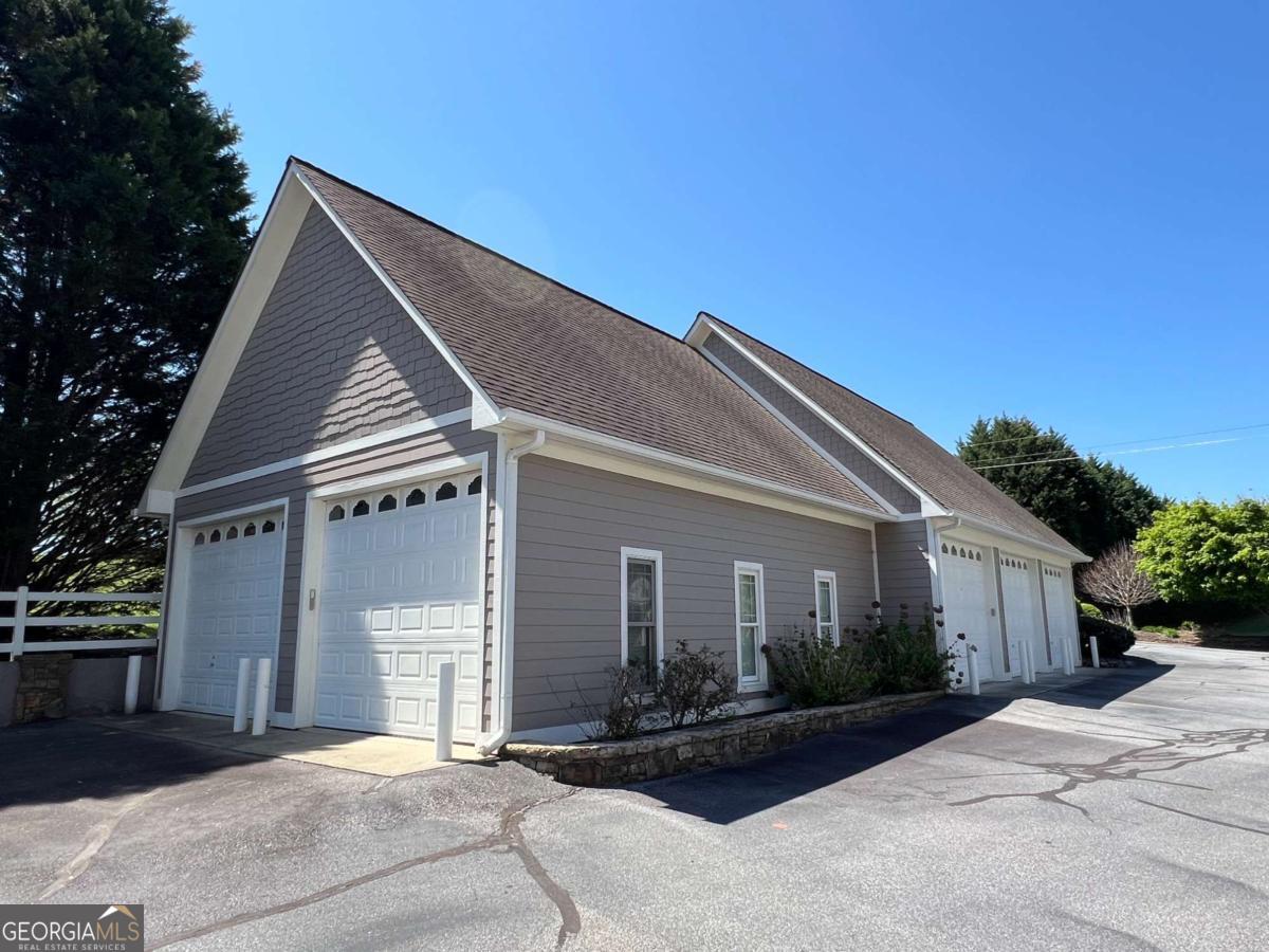 2261 Eastgate Drive E Property Photo 41
