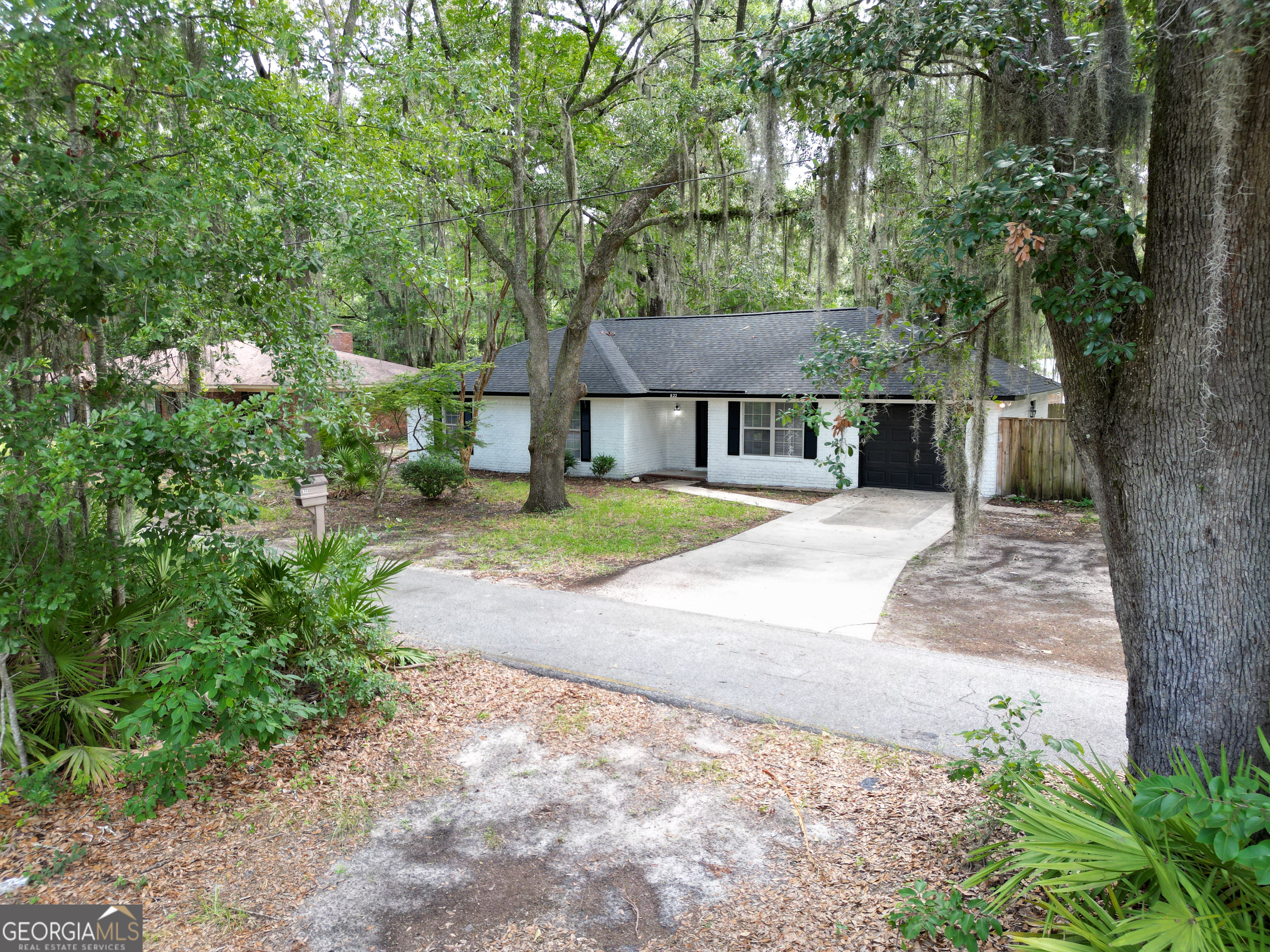 822 Lakeview Court Property Photo 1