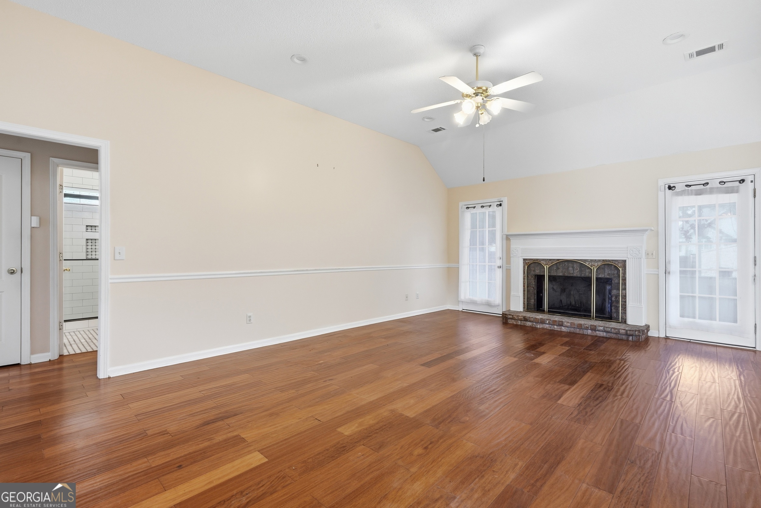 197 Young Way Property Photo 4