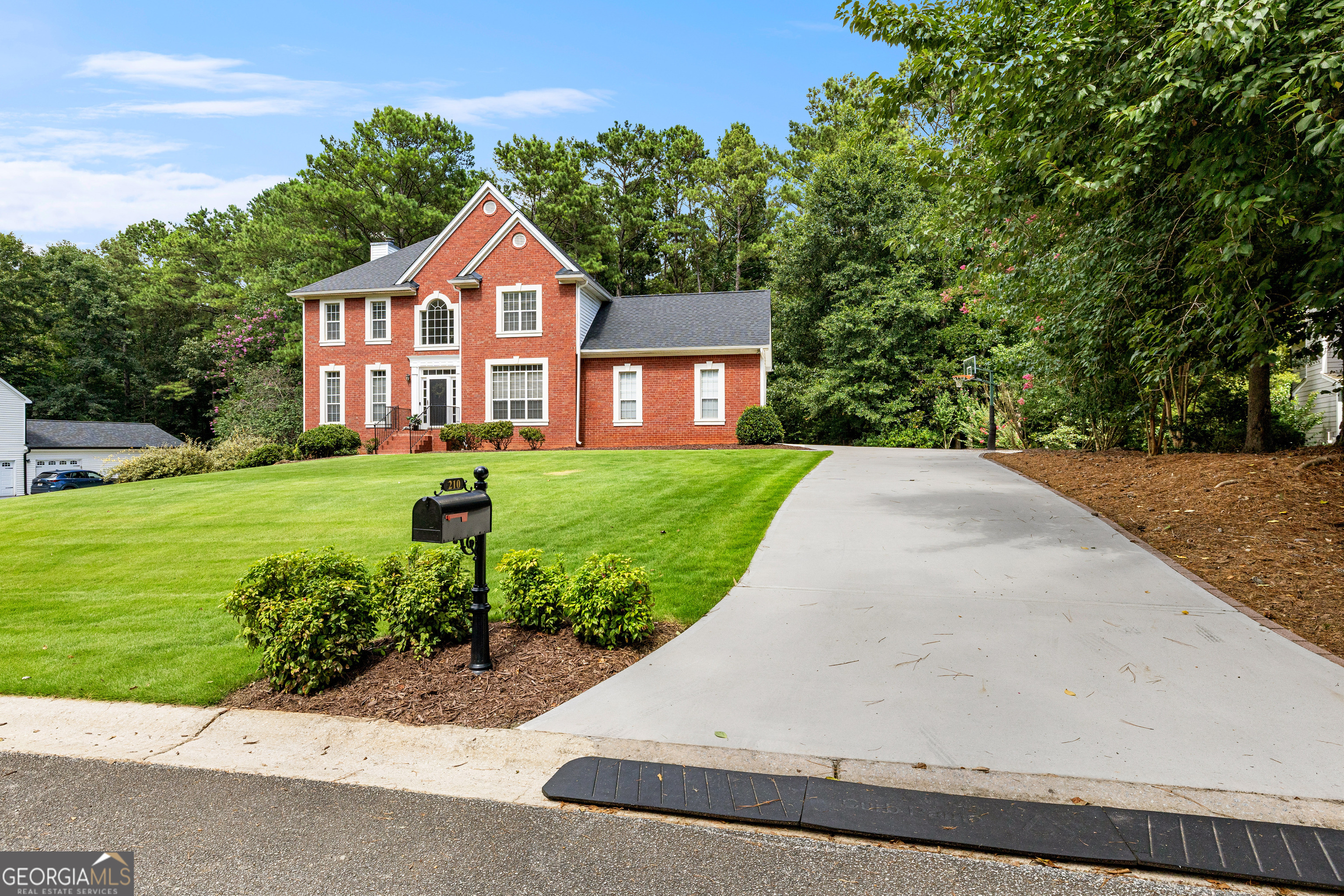 210 Jefferson Woods Drive Property Photo 4