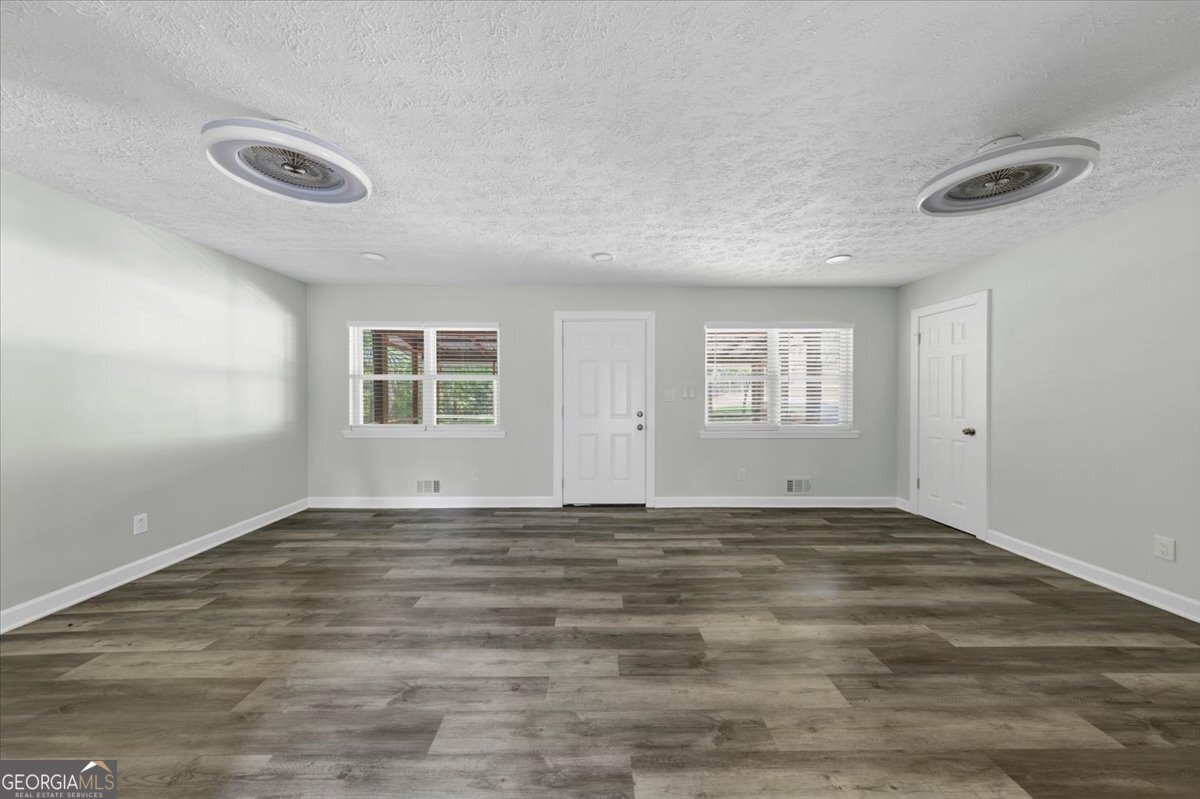 400 Wyldewoode Drive Property Photo 11