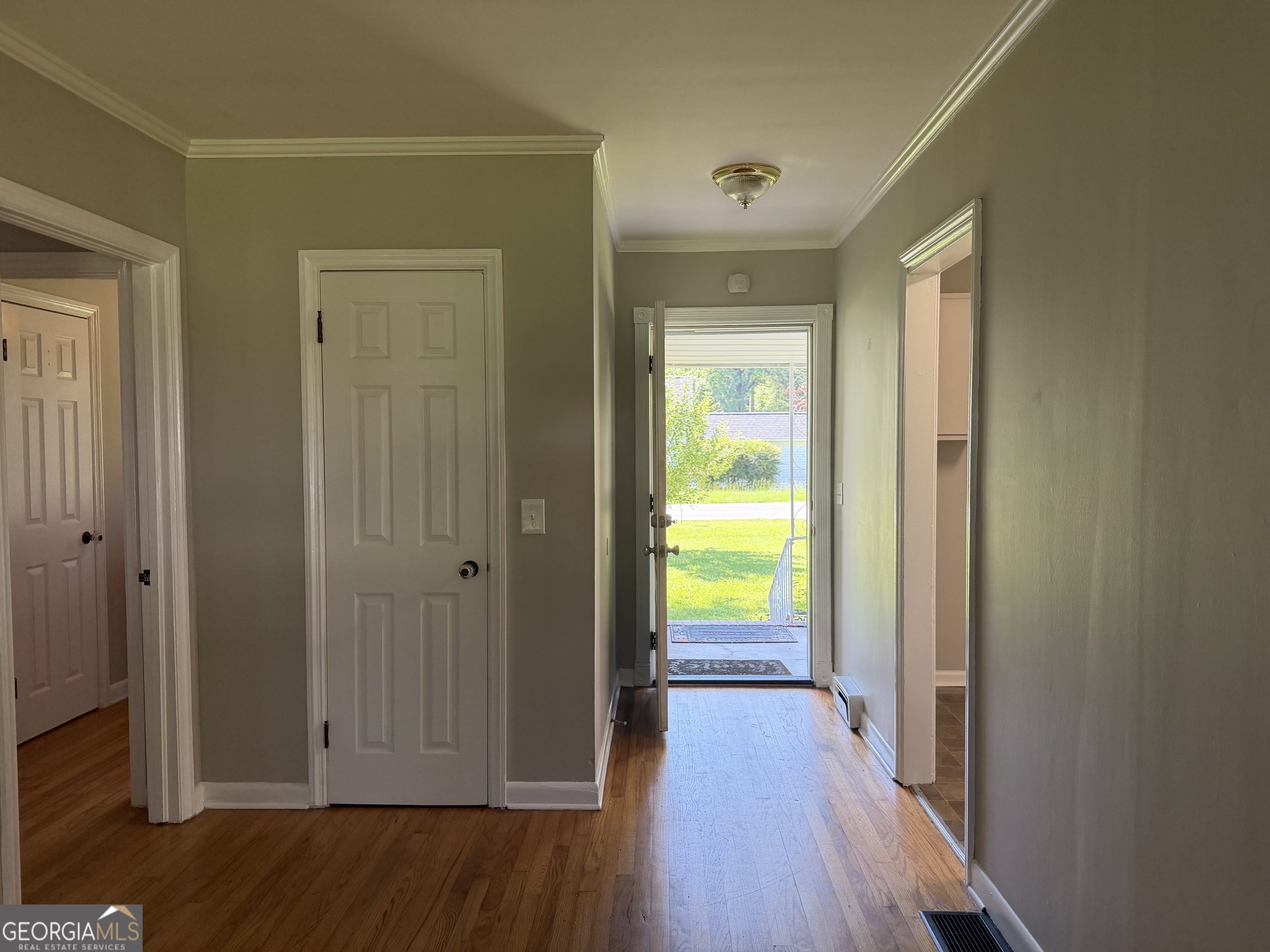 108 W Peter Street Property Photo 2