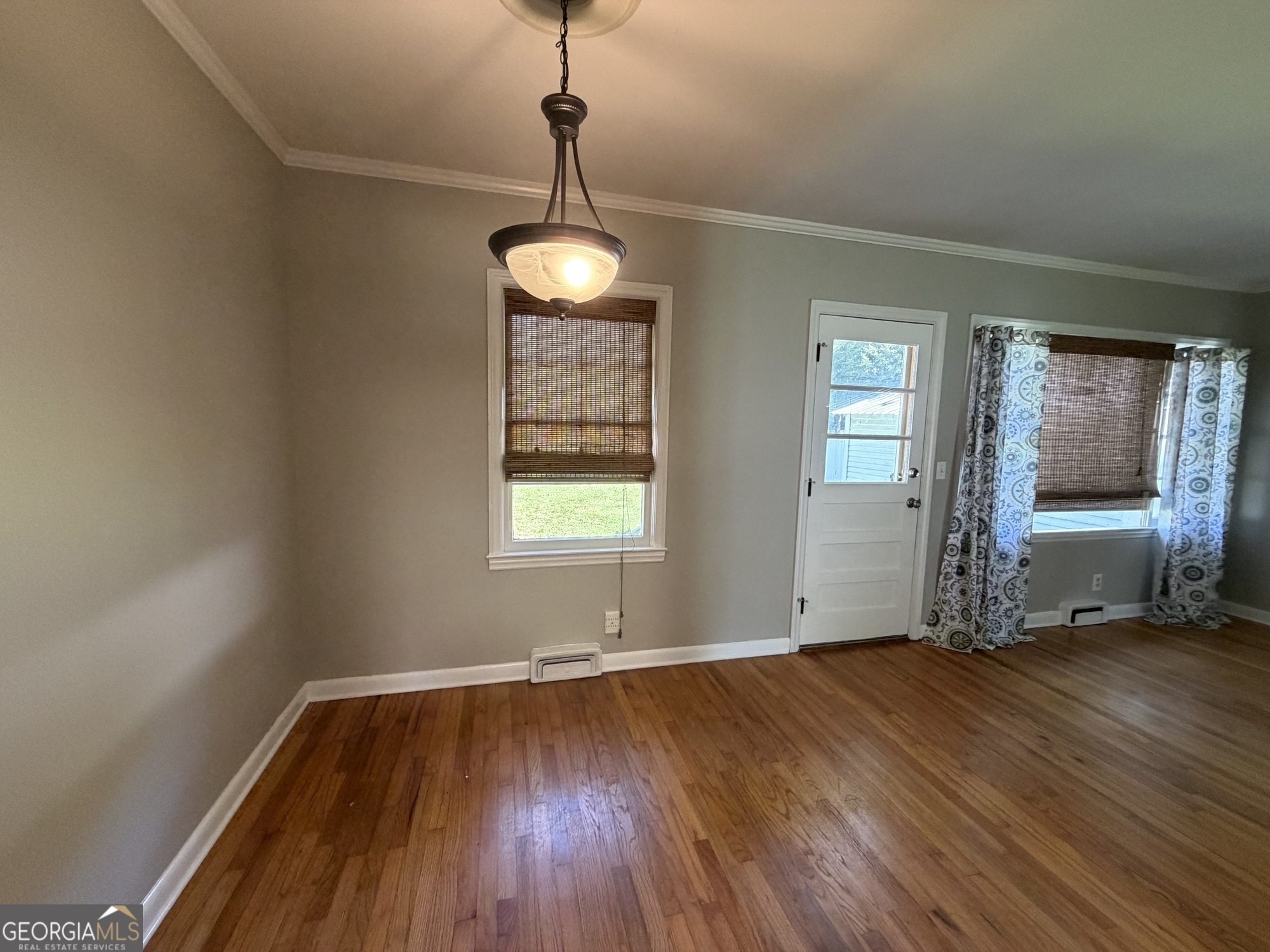 108 W Peter Street Property Photo 4