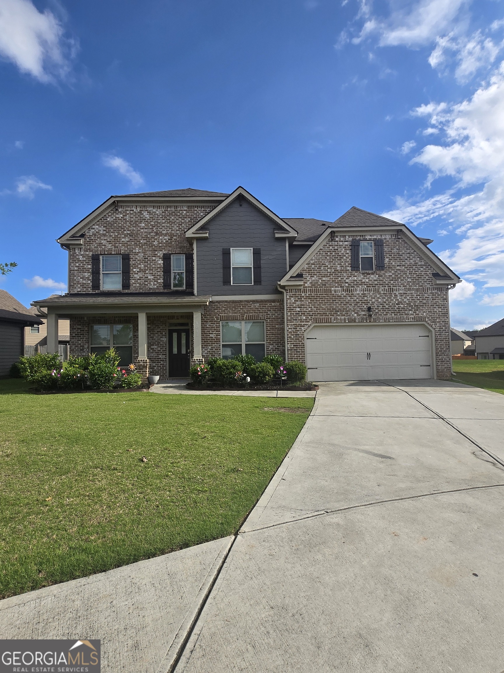 1013 Autumn Drive Property Photo 1
