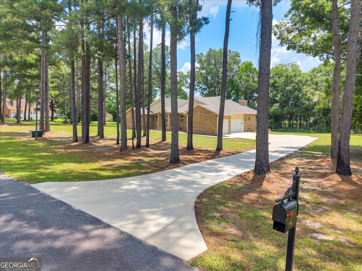 738 Sweet Magnolia Circle Property Photo 3