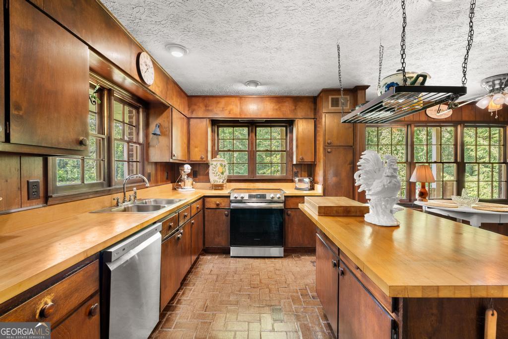 151 Evans Road Property Photo 25