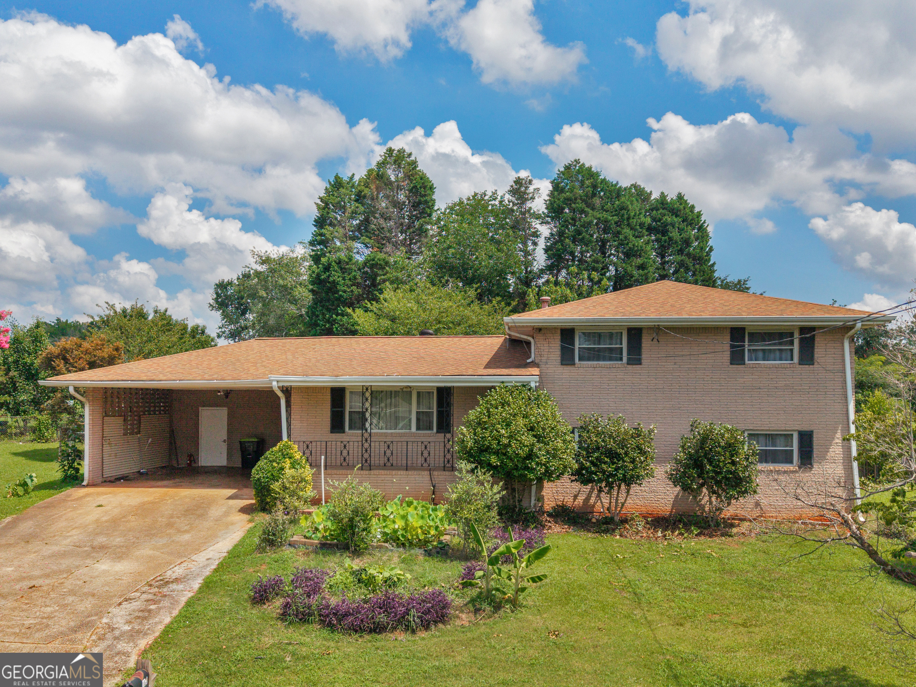 2026 Pinecrest Drive Property Photo 1