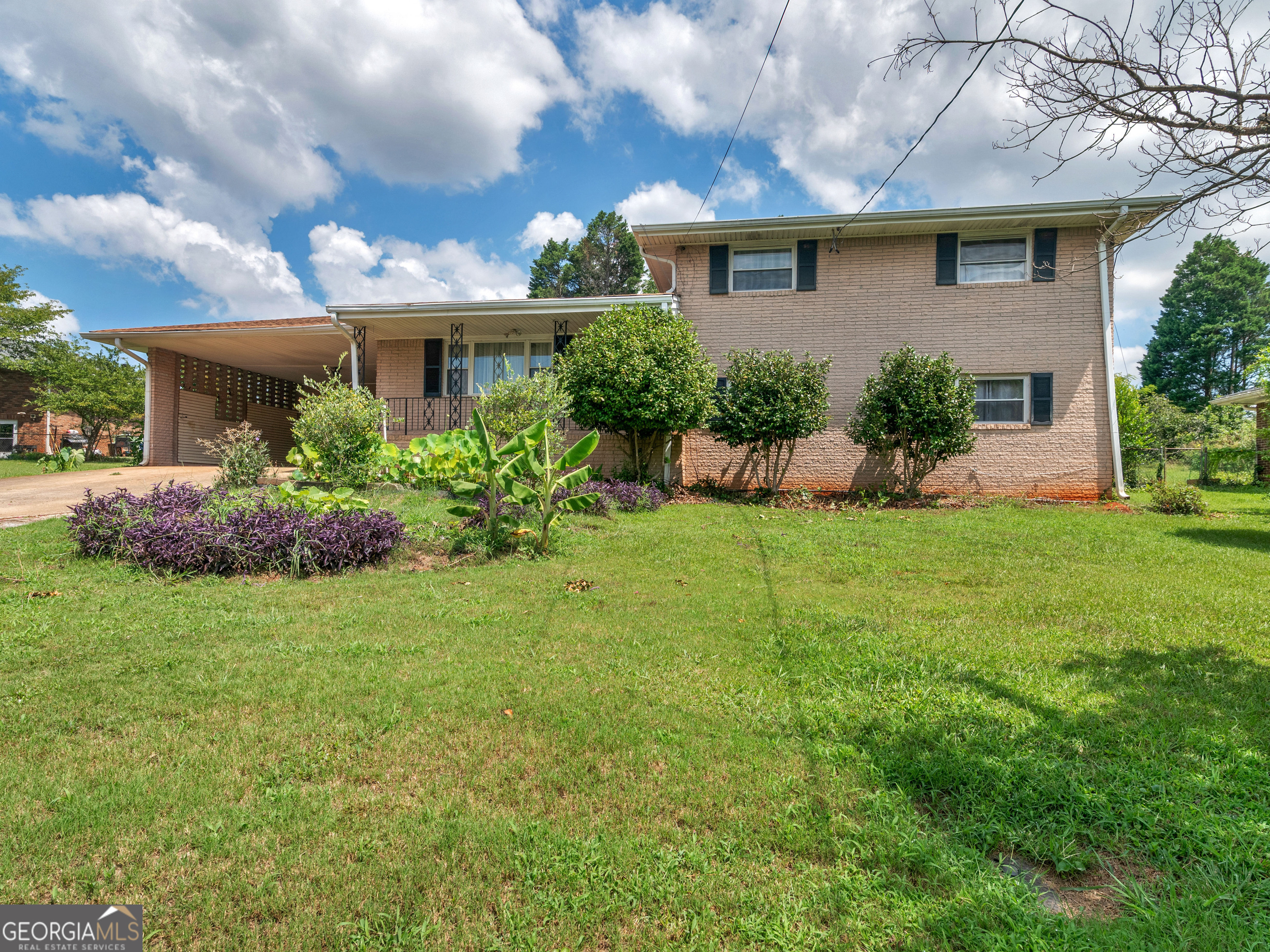 2026 Pinecrest Drive Property Photo 3