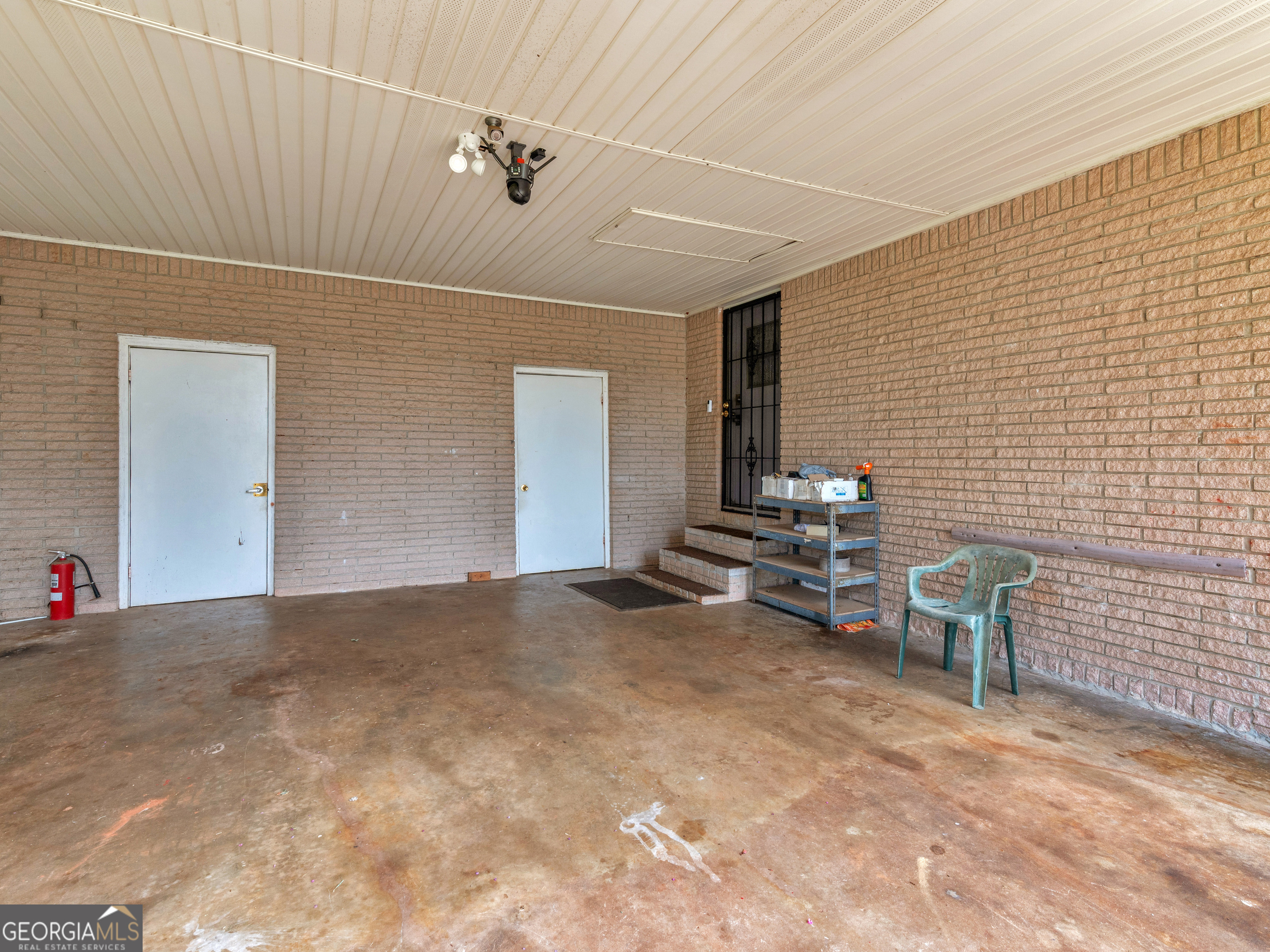 2026 Pinecrest Drive Property Photo 5