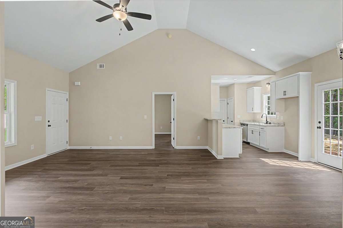 201 Loftis Road Property Photo 8