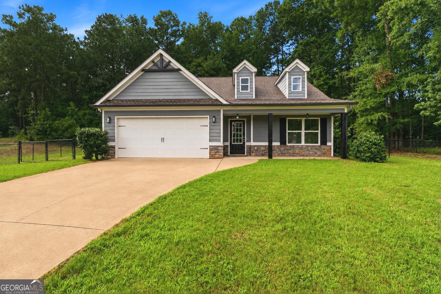 100 Bark Circle Property Photo 1