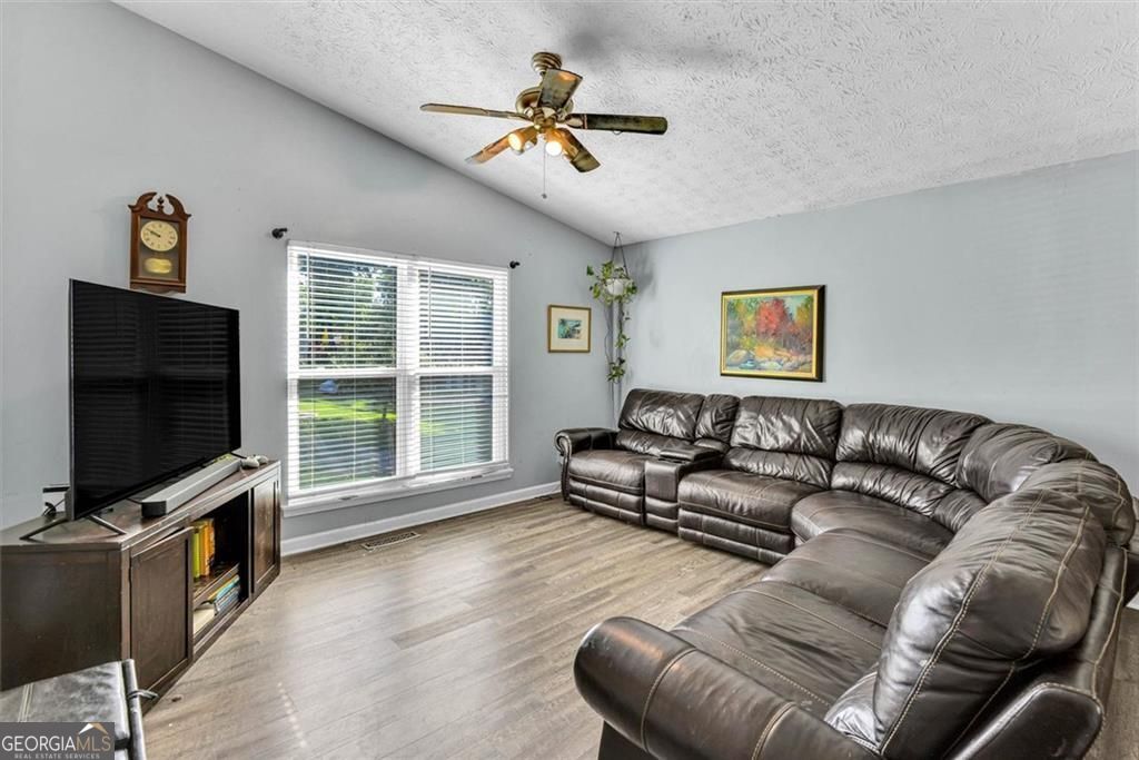4933 Woodstream Lane Nw Property Photo 4