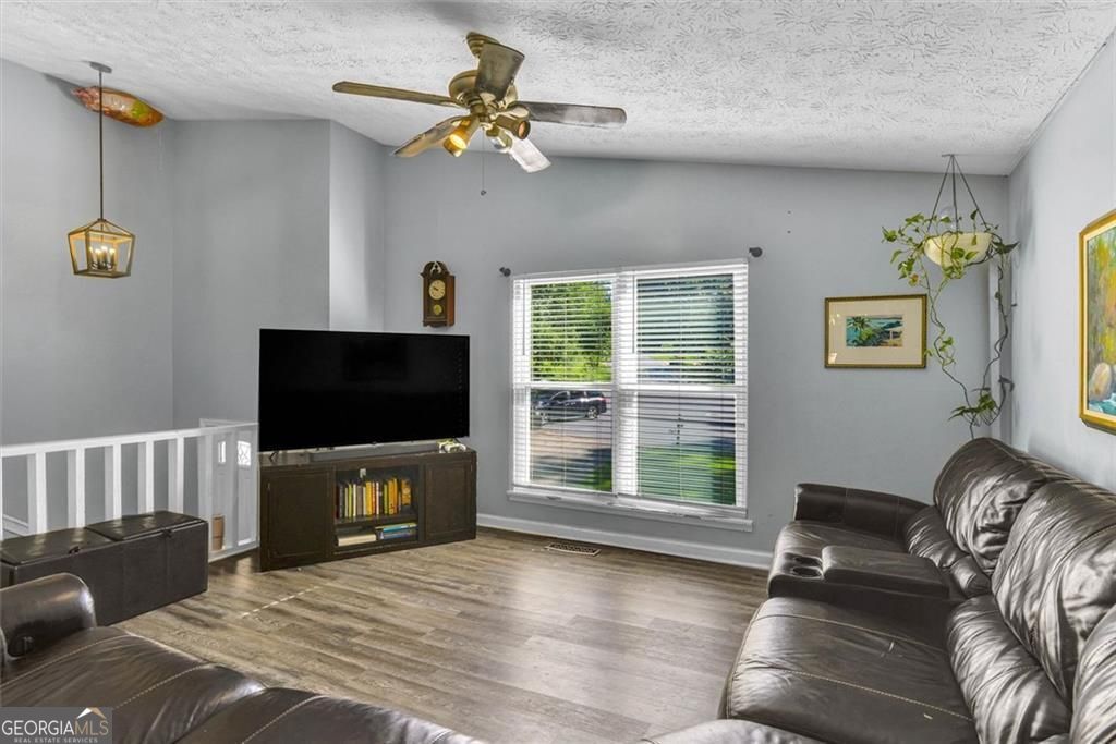 4933 Woodstream Lane Nw Property Photo 5