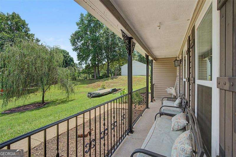 1516 Willow Gate Way Property Photo 9