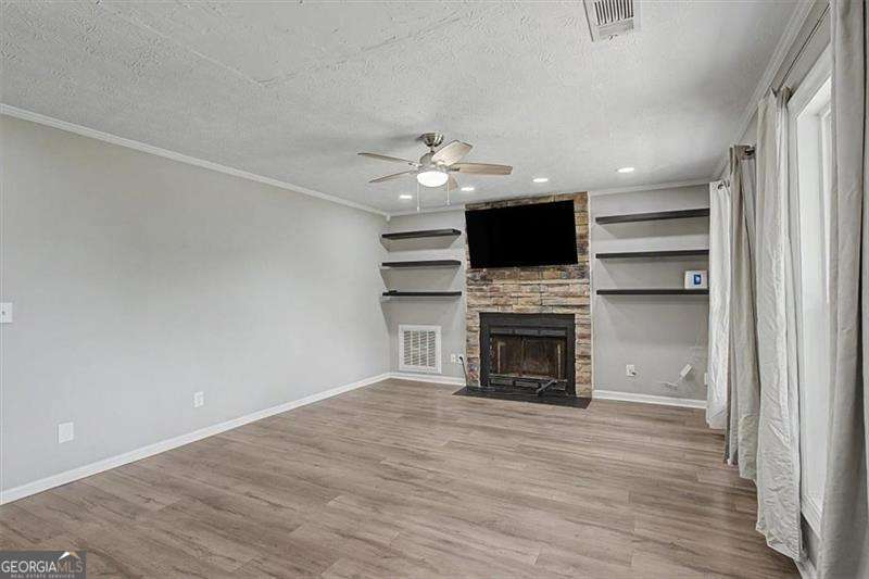 1516 Willow Gate Way Property Photo 11