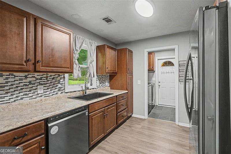 1516 Willow Gate Way Property Photo 17