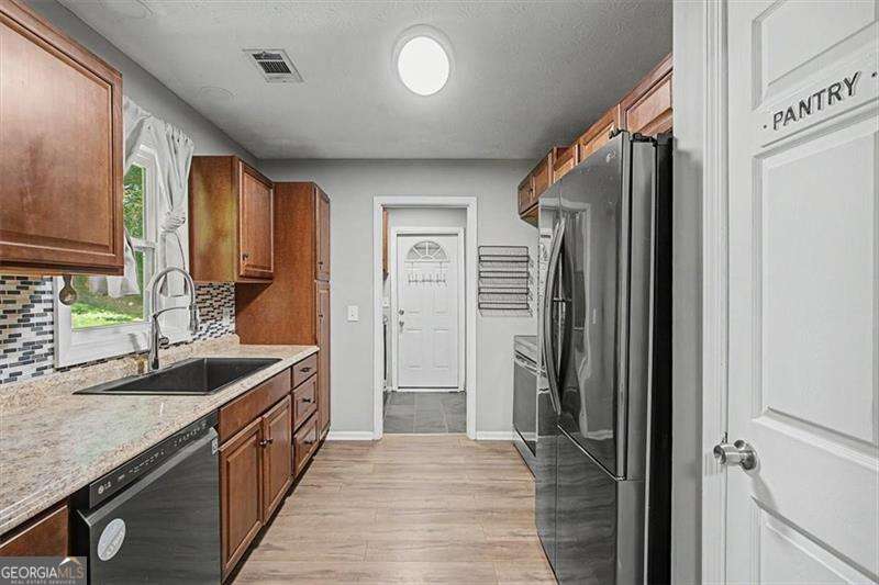 1516 Willow Gate Way Property Photo 18