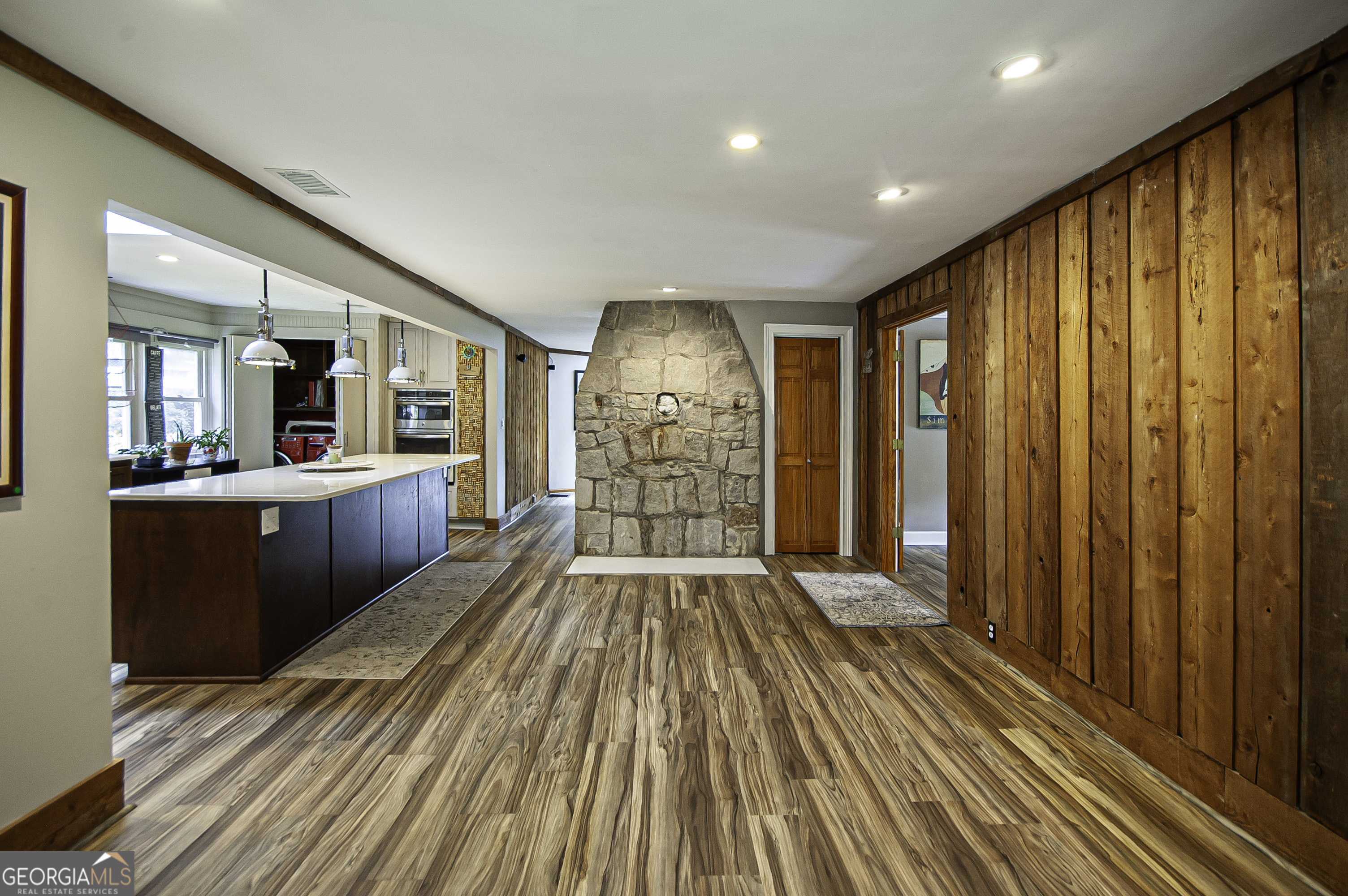 4585 Park Drive Property Photo 4