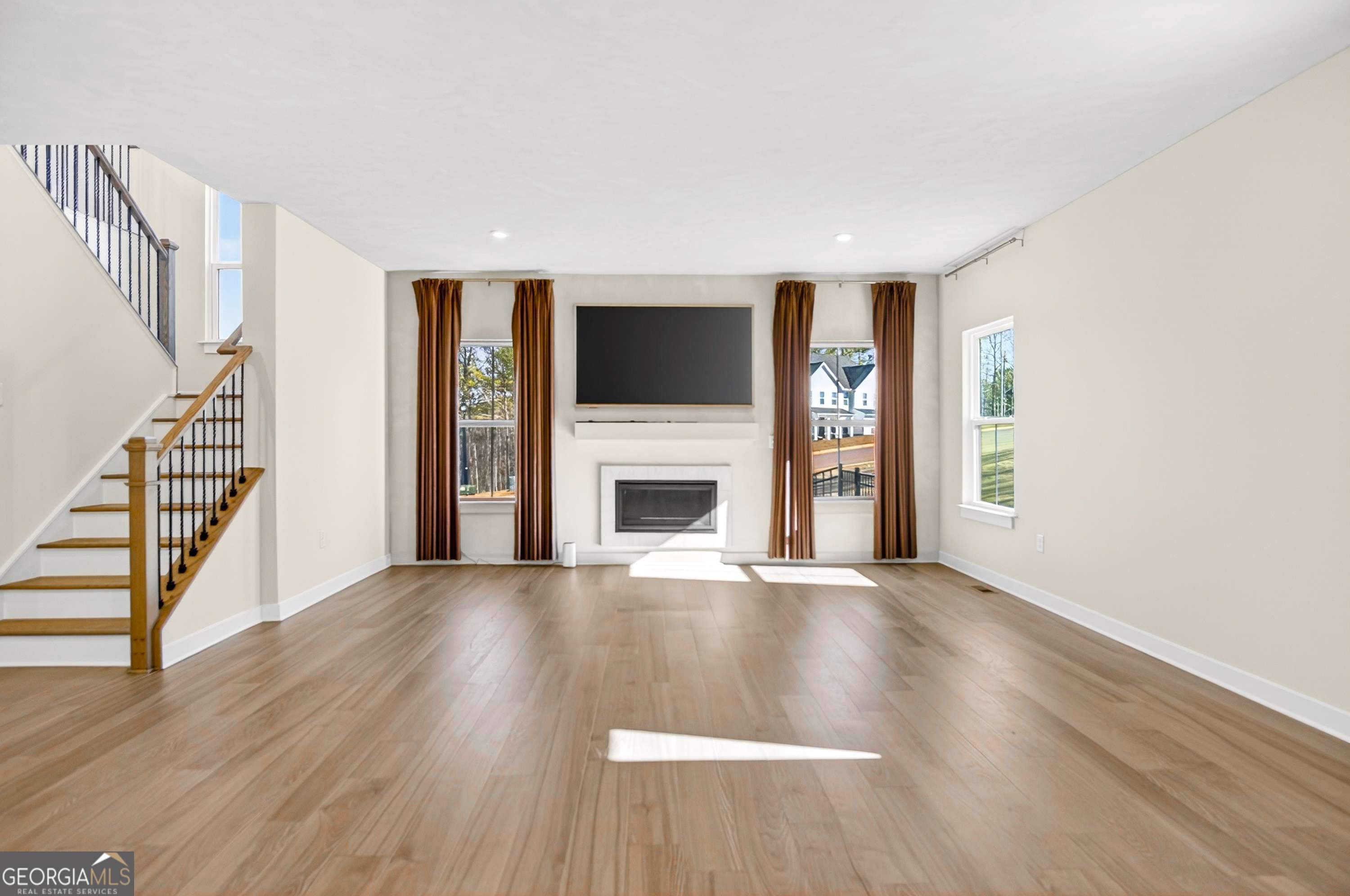 100 Laurel Crest Drive Property Photo 15