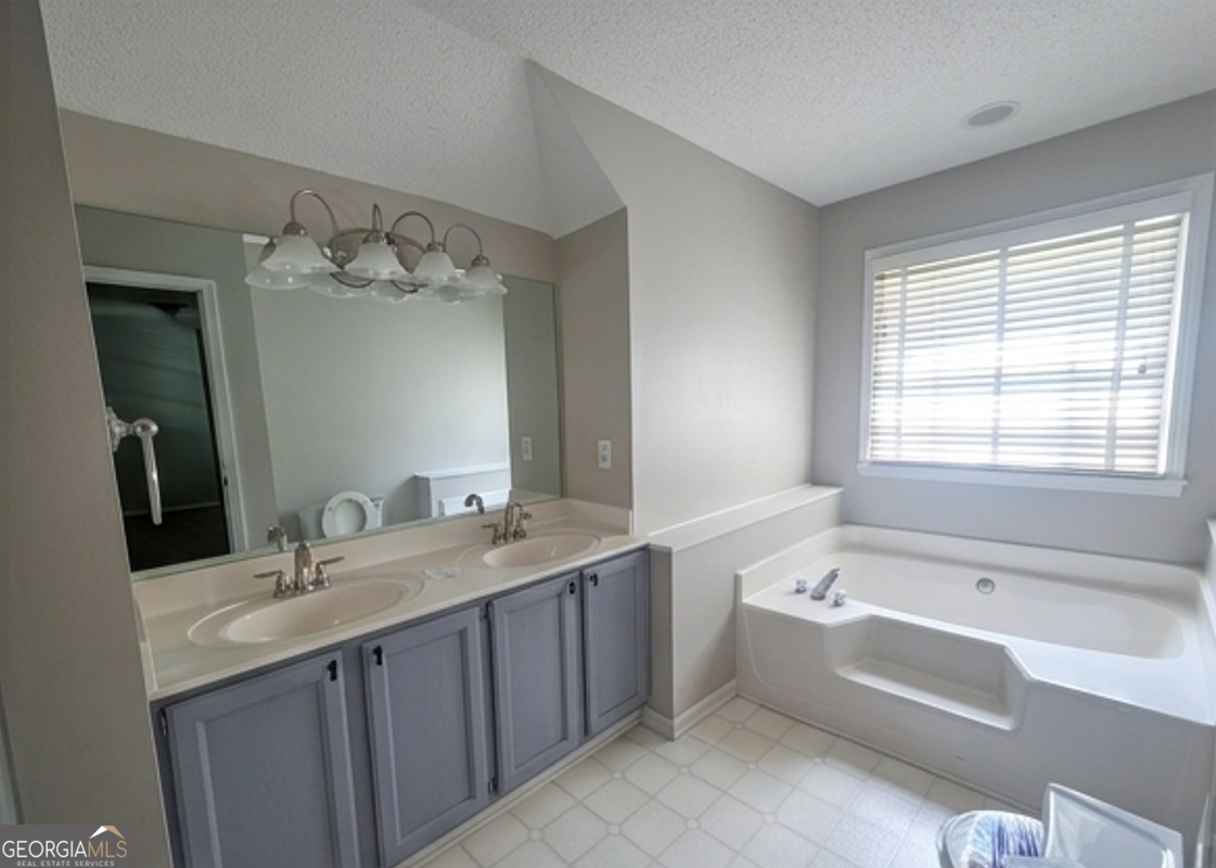 4915 Bayberry Drive Property Photo 9