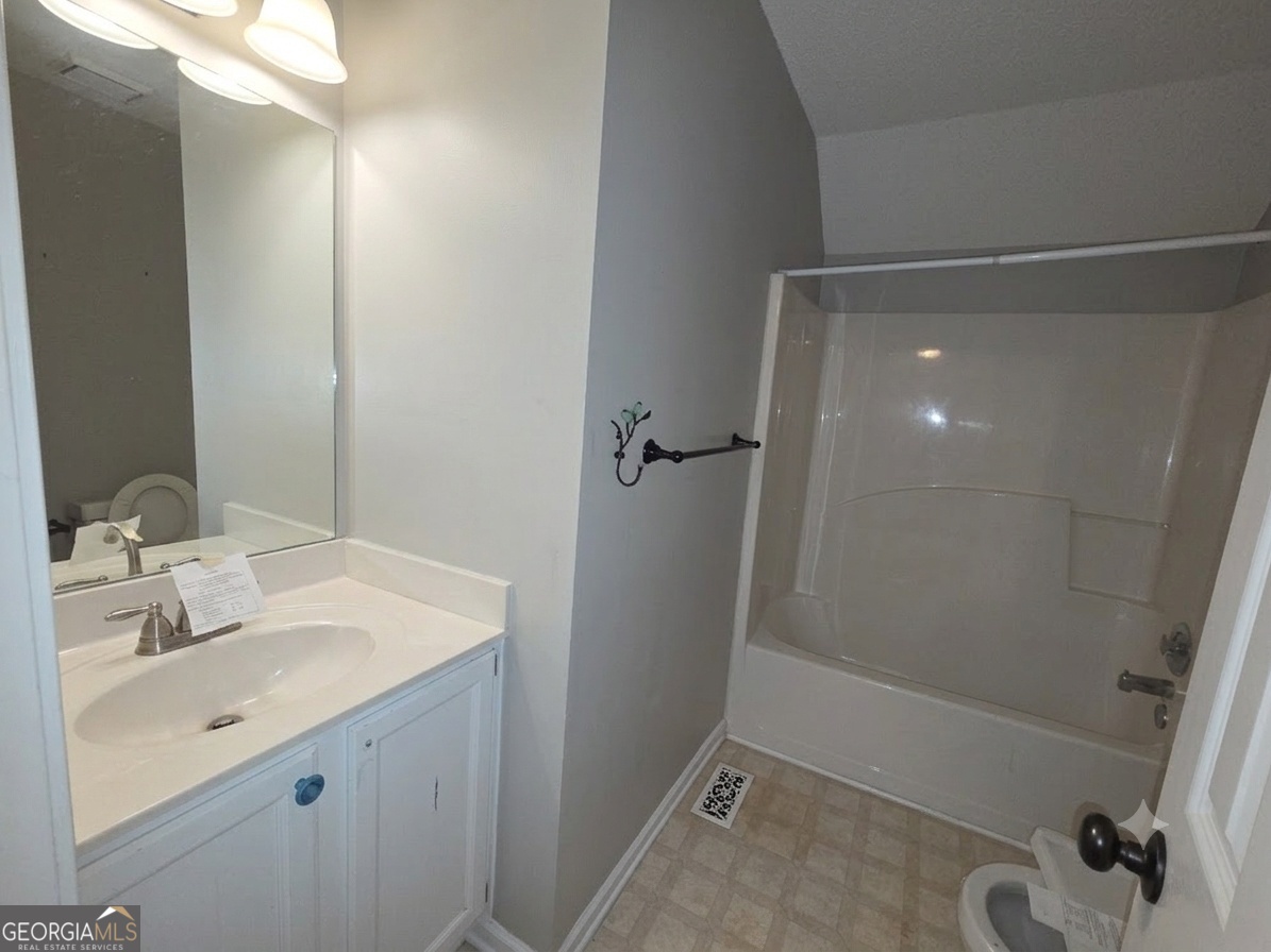 4915 Bayberry Drive Property Photo 10