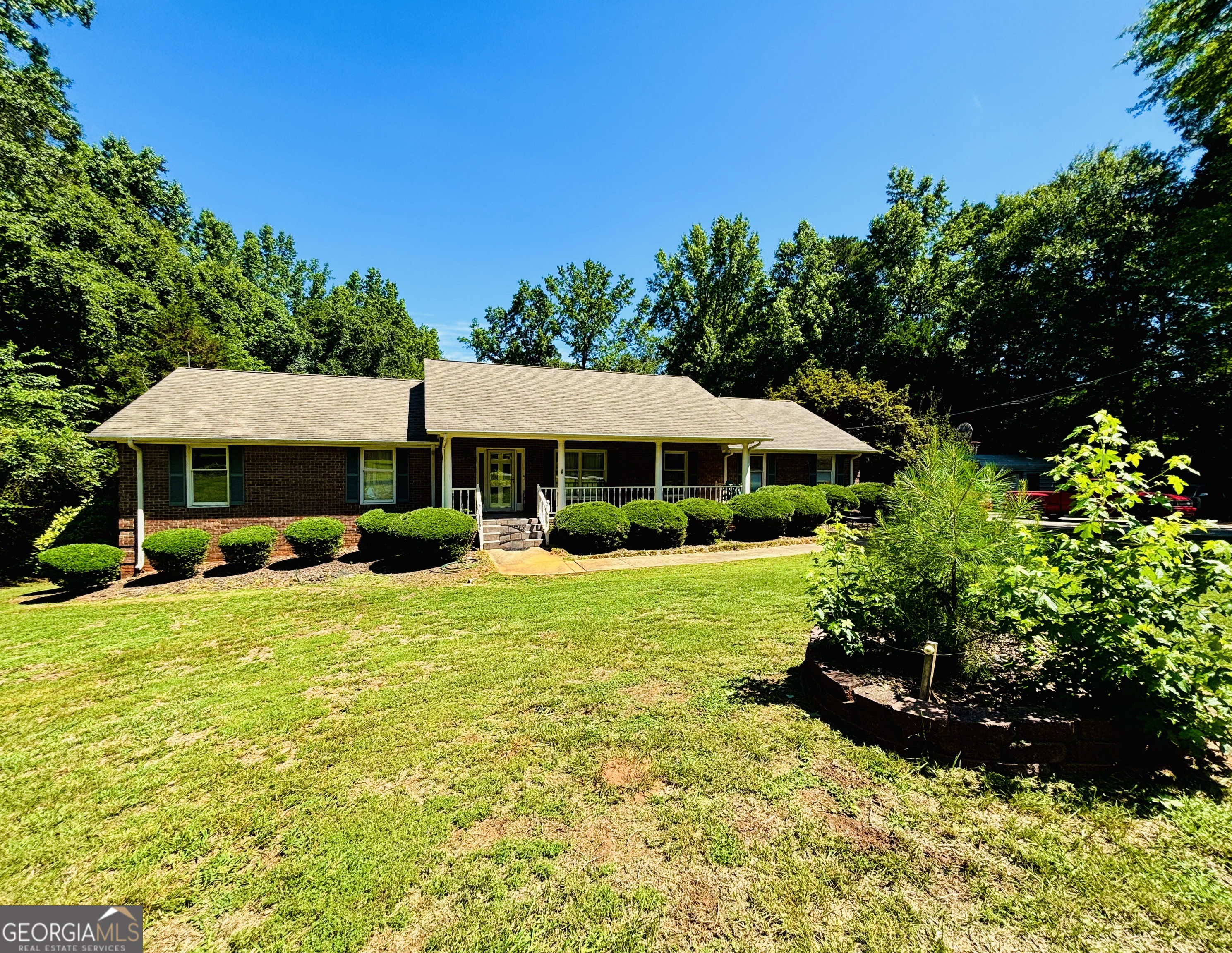 110 Saxon Woods Drive Property Photo 2