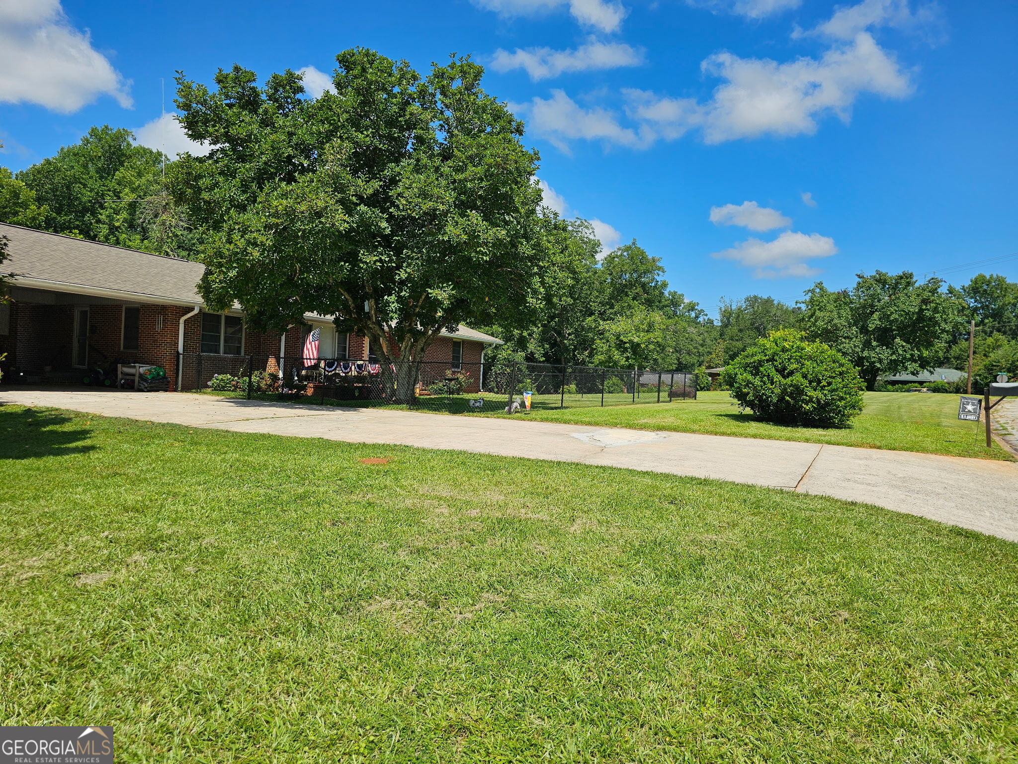 700 Brookwood Drive Property Photo 3