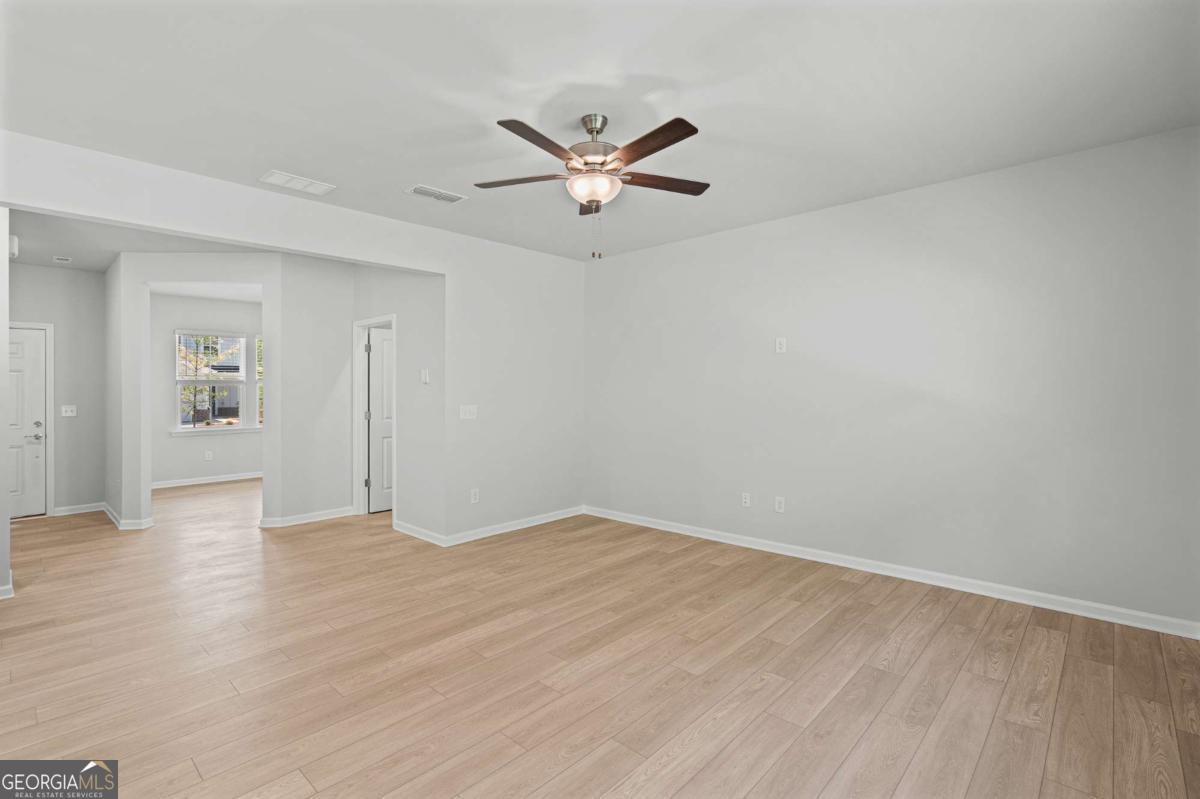 3096 Orwell Drive Property Photo 5