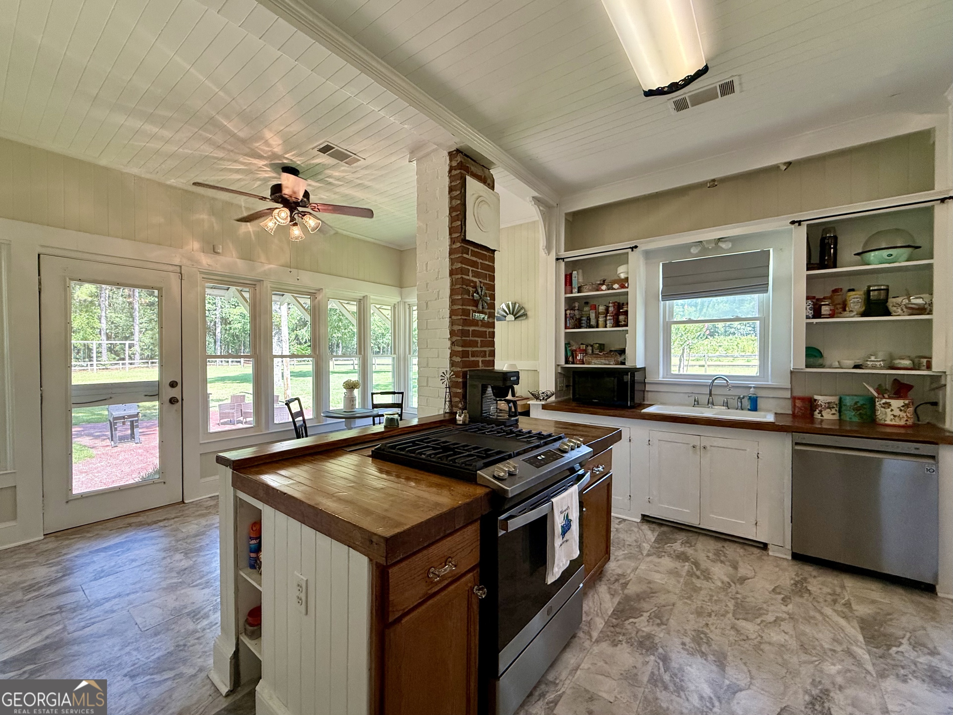 1693 Burtons Ferry Highway Property Photo 3