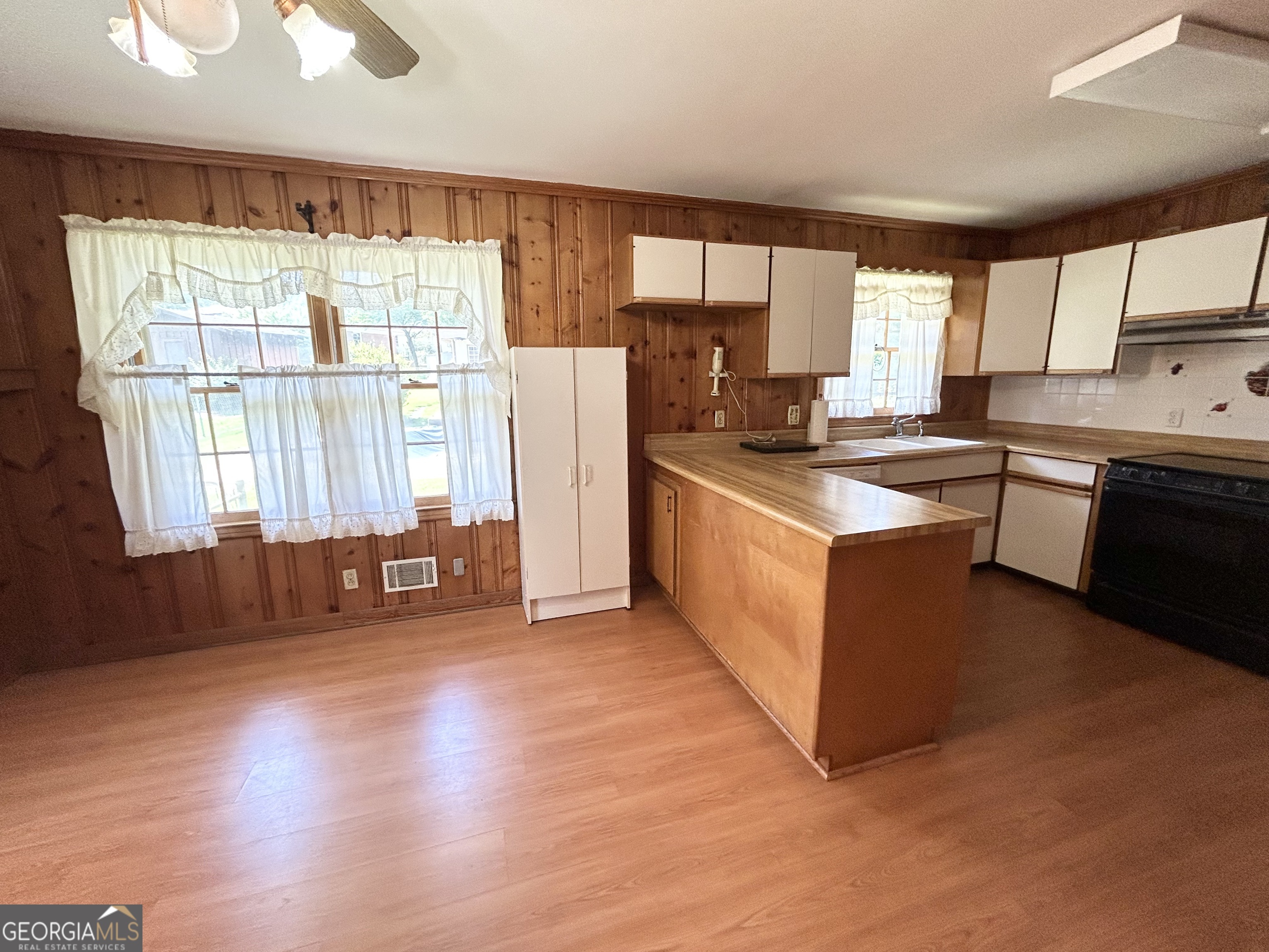 1306 Greenview Drive Property Photo 5