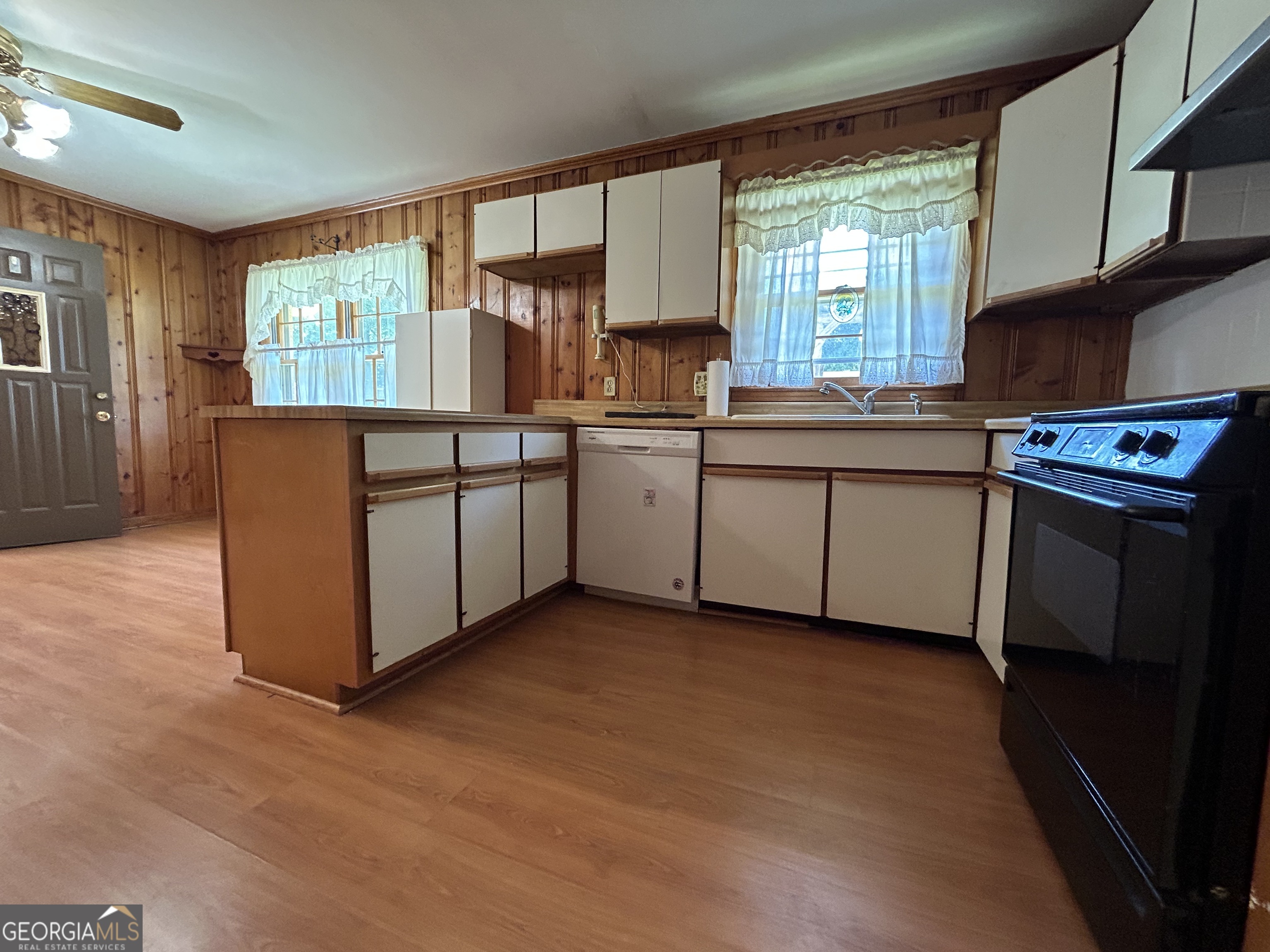 1306 Greenview Drive Property Photo 6