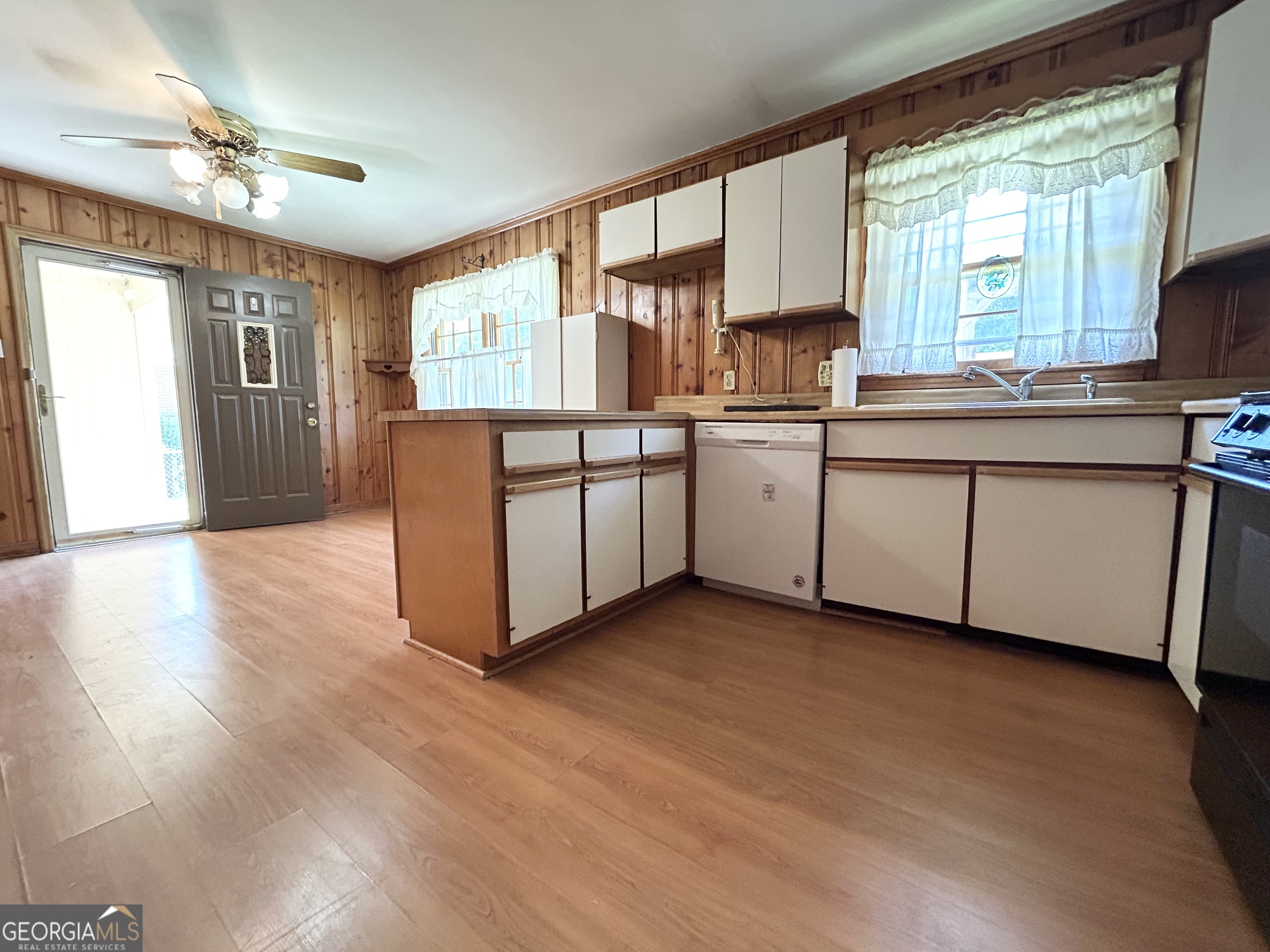 1306 Greenview Drive Property Photo 7