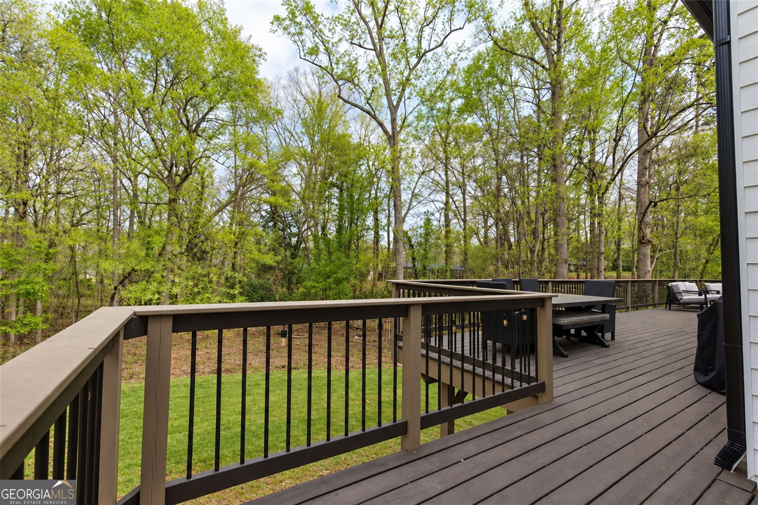 1515 Oakmoor Place Property Photo 3