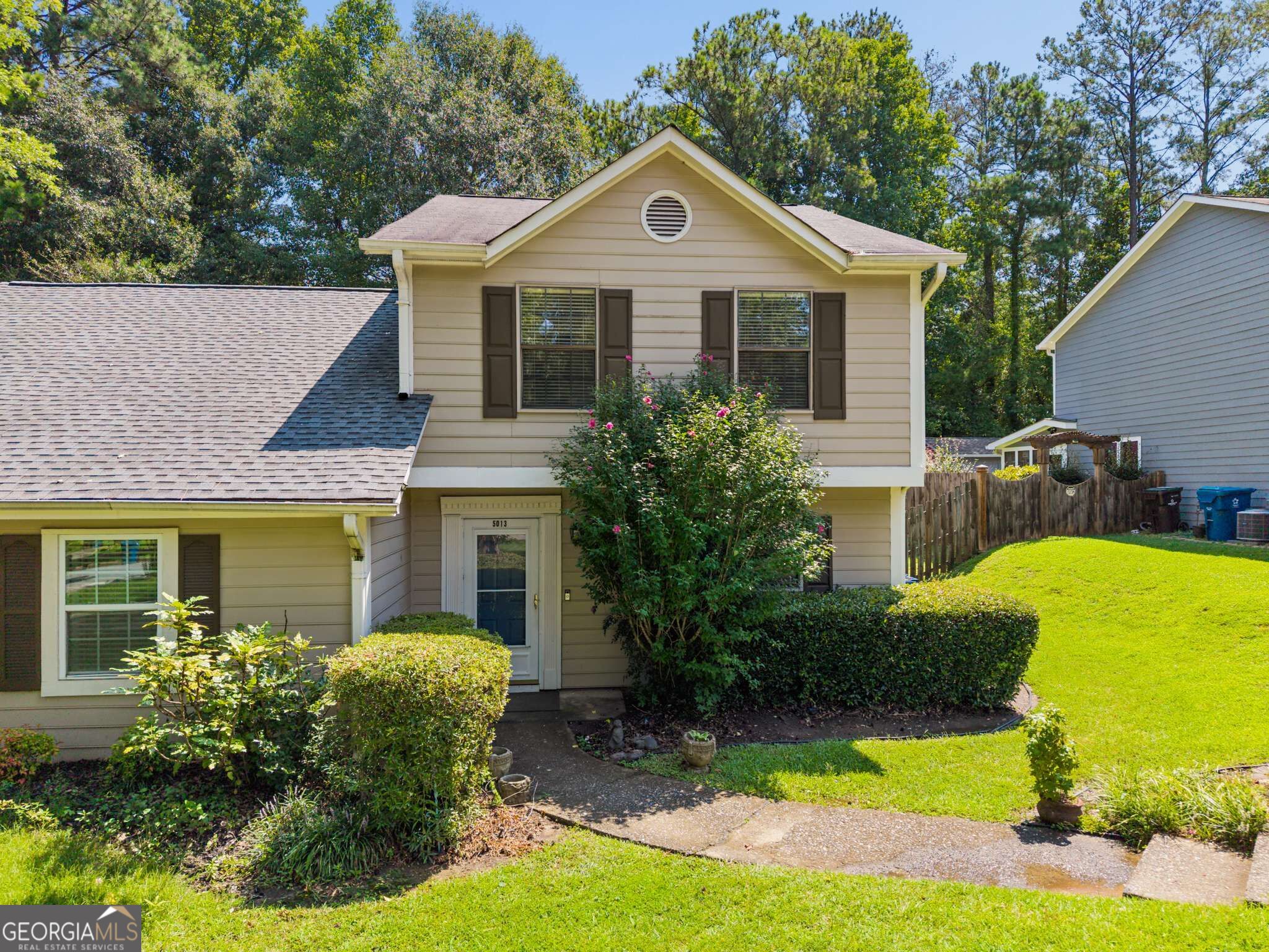 5013 Village Green Way Property Photo 1