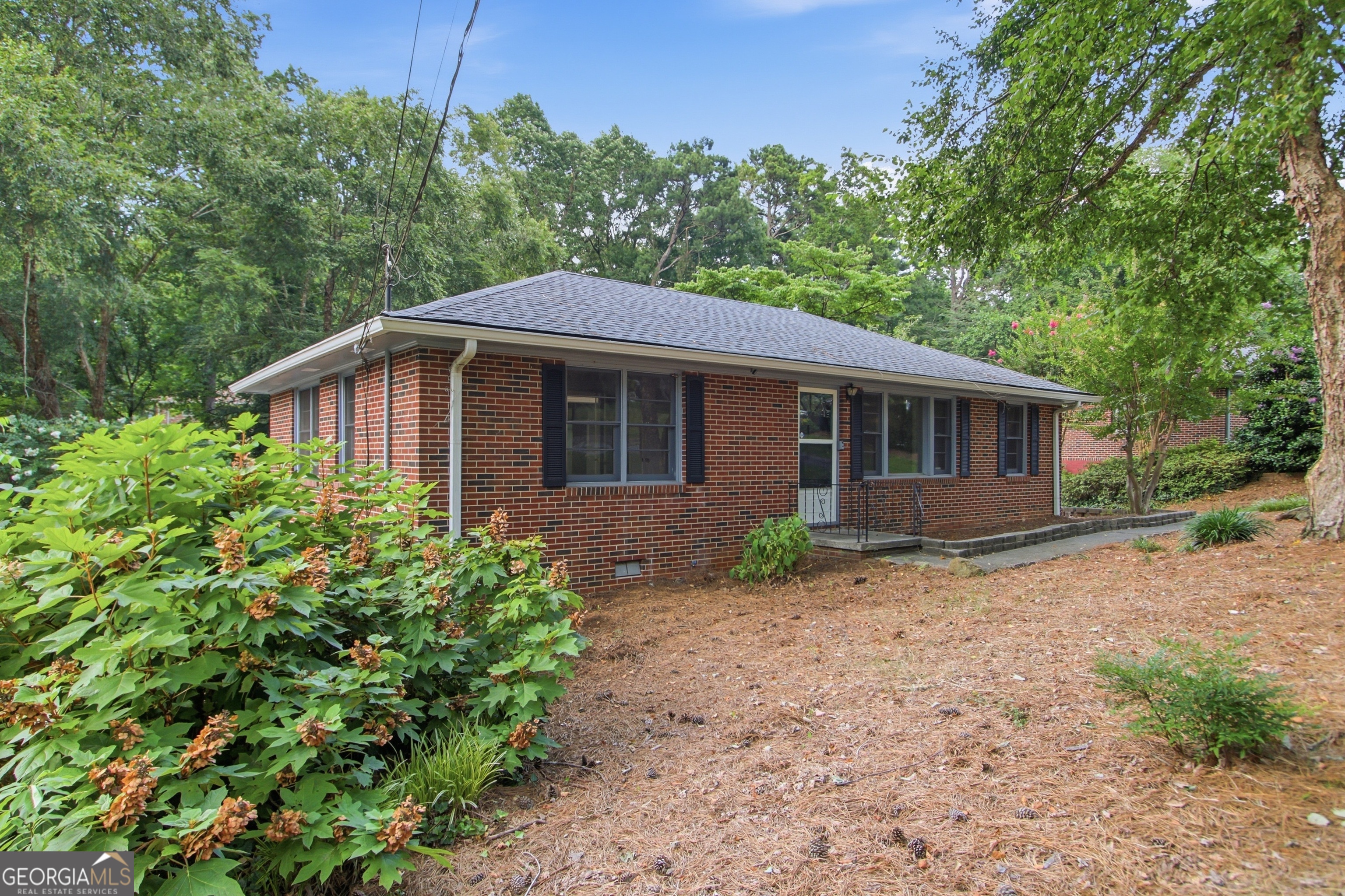 106 Larose Circle Se Property Photo 2
