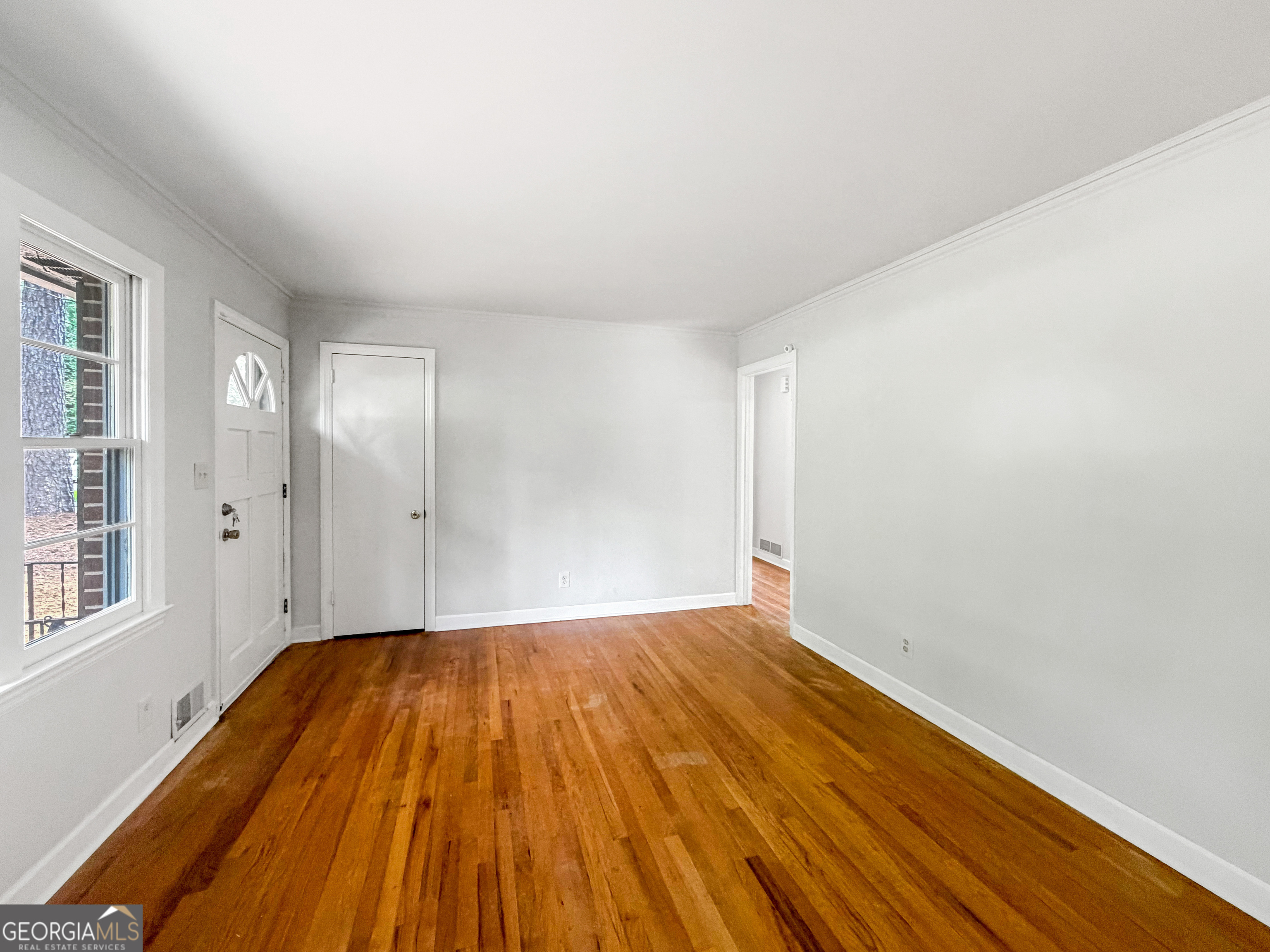 106 Larose Circle Se Property Photo 3