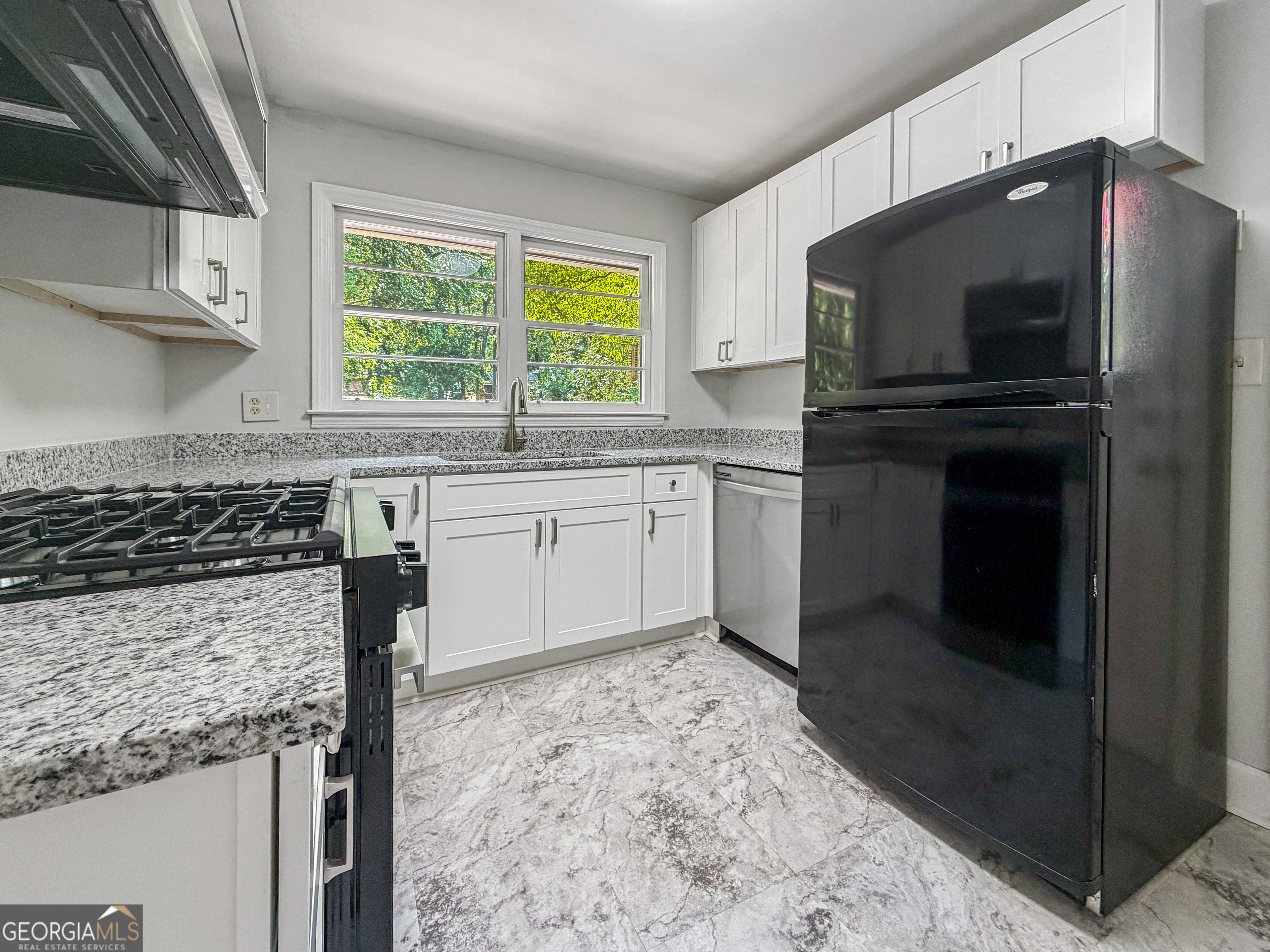 106 Larose Circle Se Property Photo 6