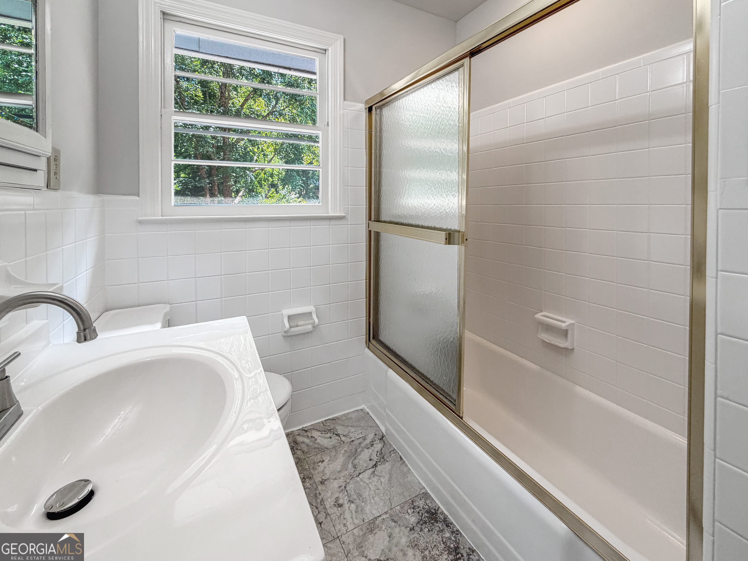 106 Larose Circle Se Property Photo 7