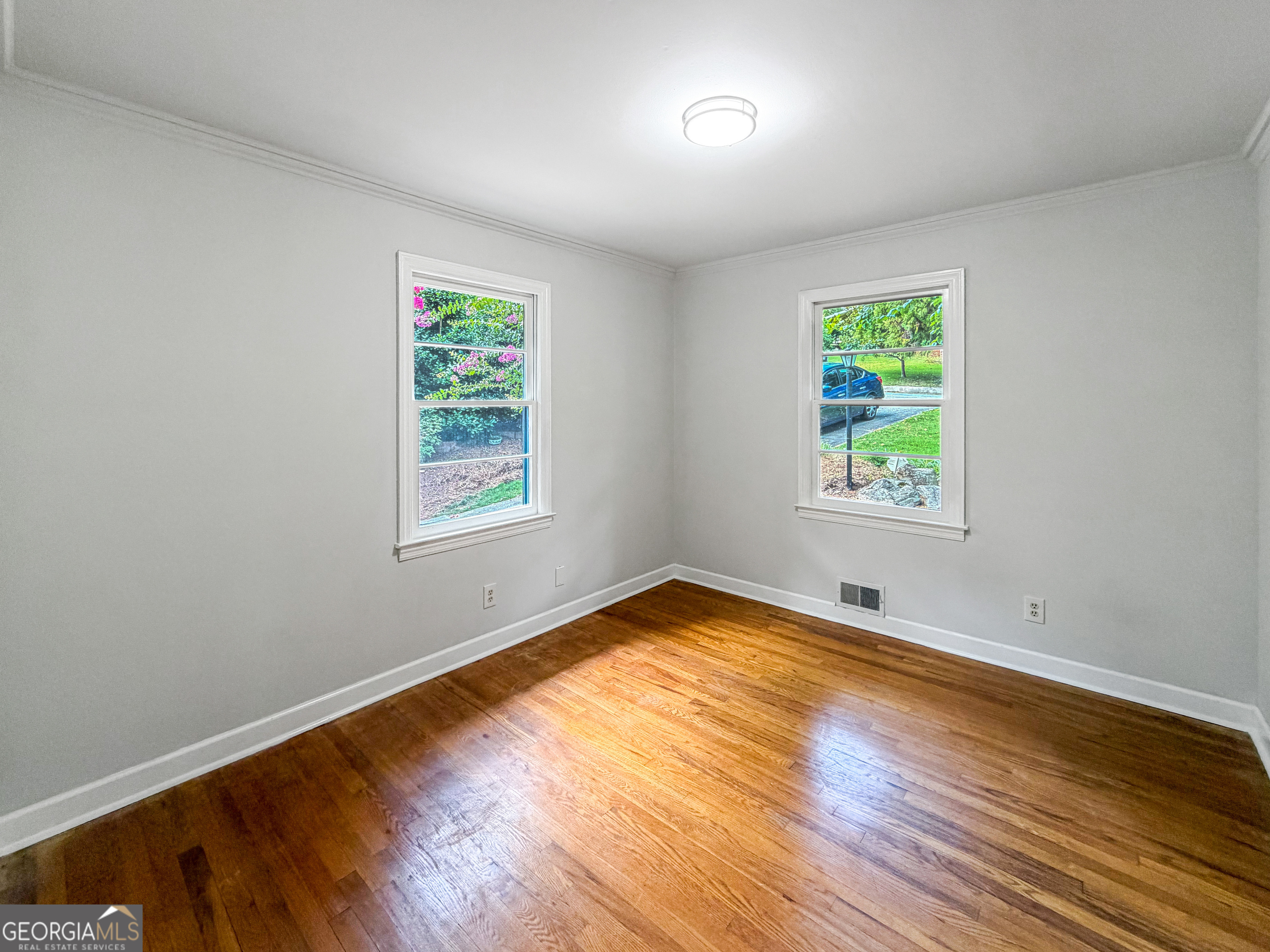 106 Larose Circle Se Property Photo 8