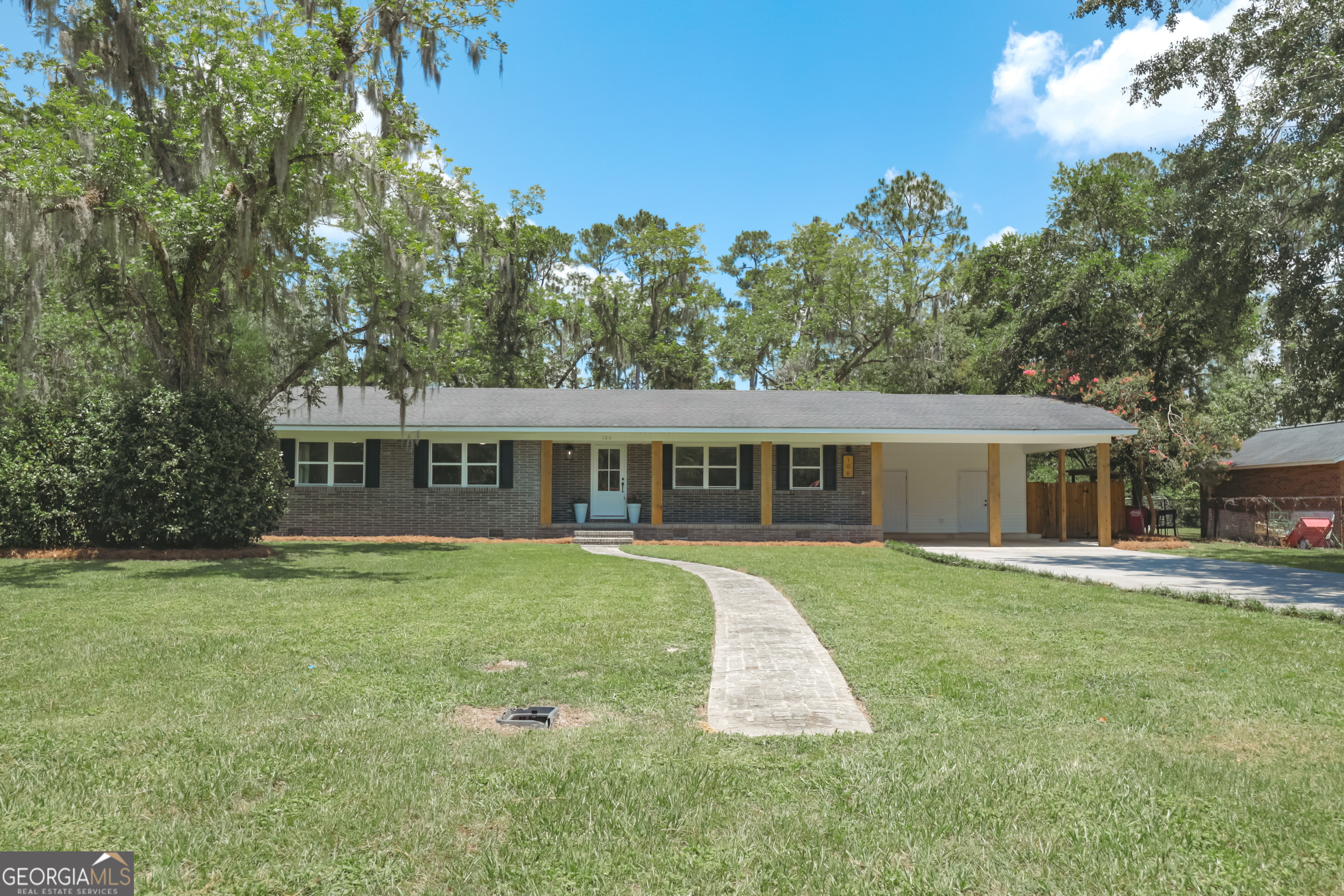106 Pinehurst Drive Property Photo 1