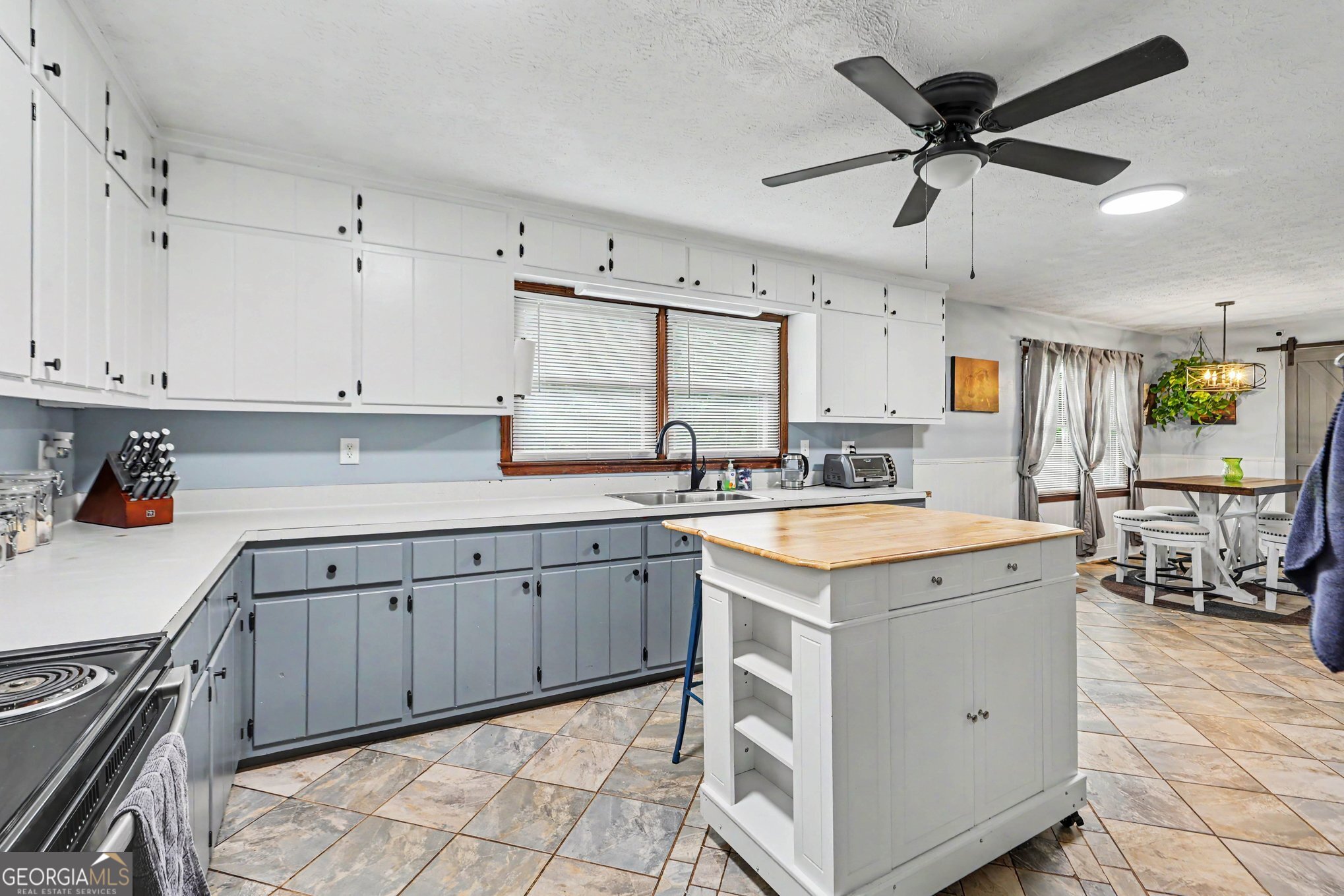 7388 Post Road Property Photo 8