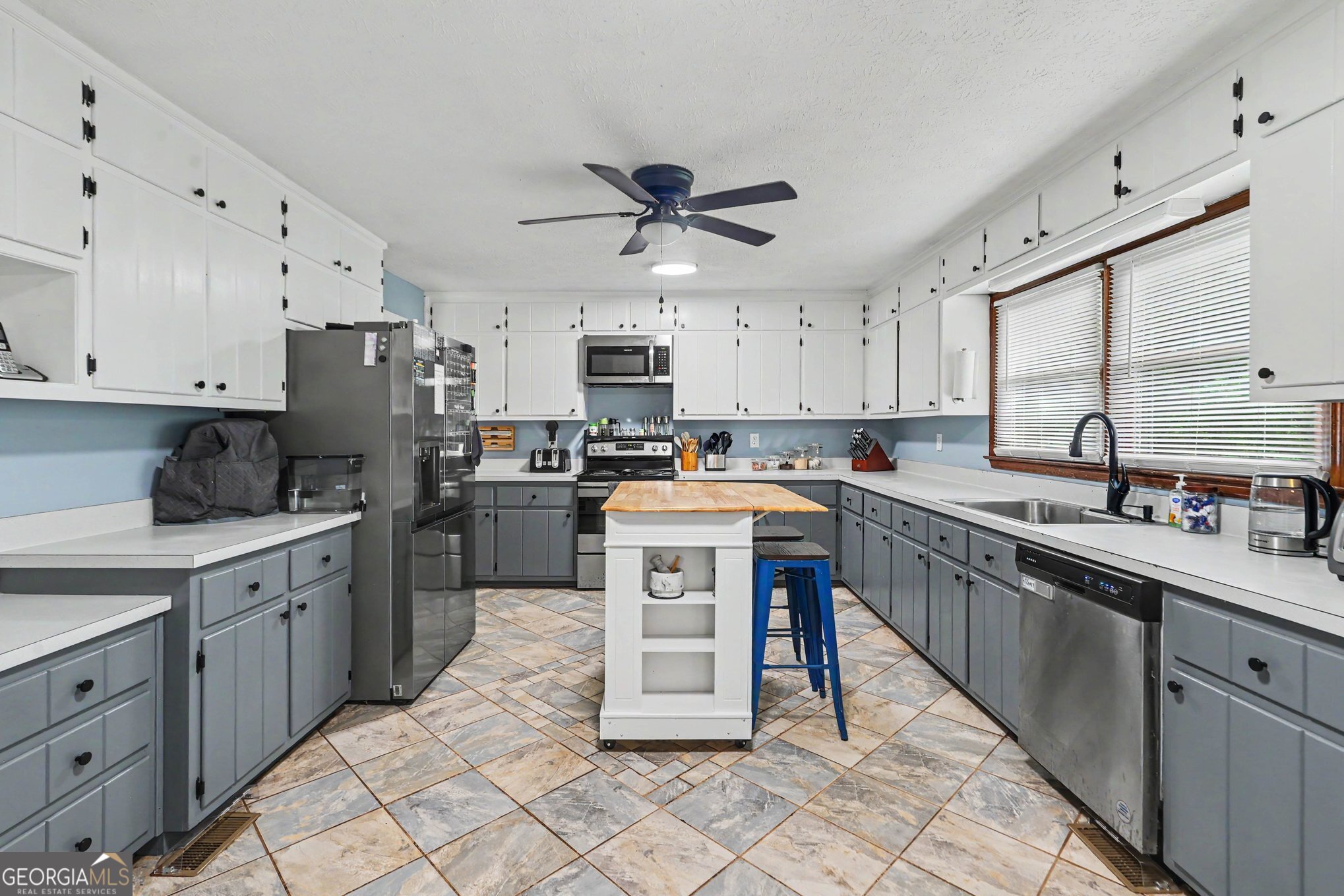 7388 Post Road Property Photo 10